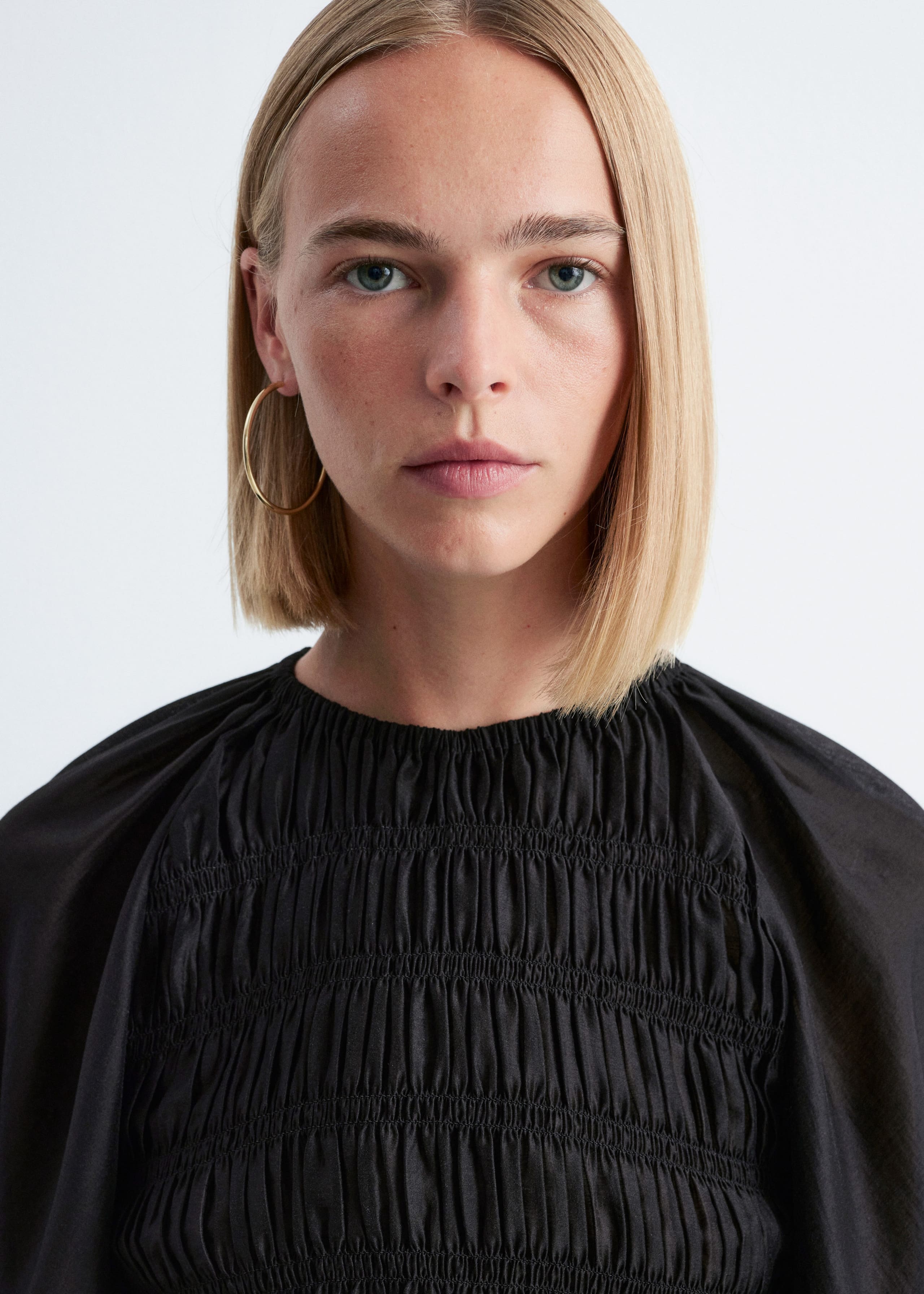 Image of Smockad blus med ballongärm