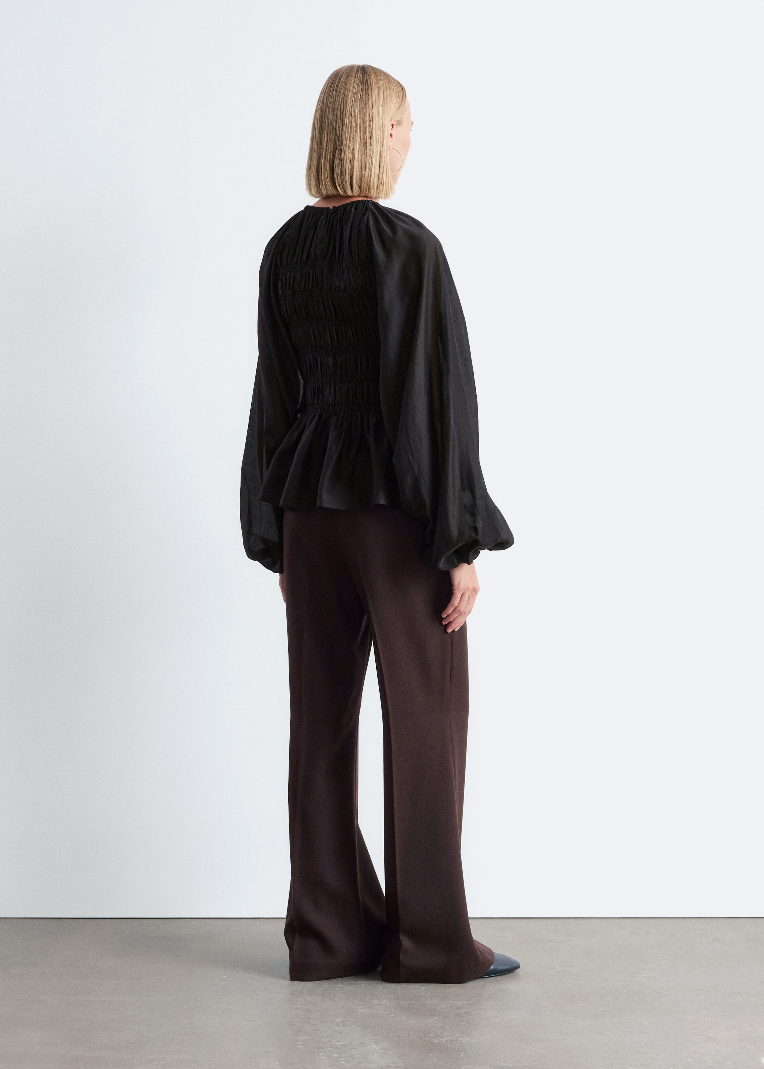 Image of Smockad blus med ballongärm