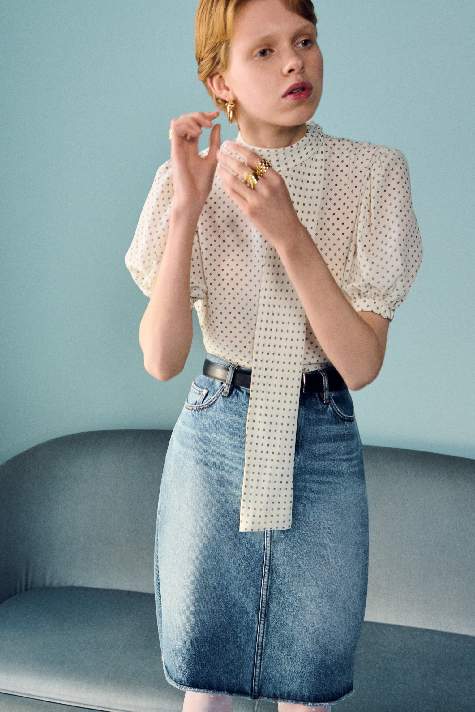 Camicetta in seta stampata annodata sul collo - Bianco/Motivo - 9