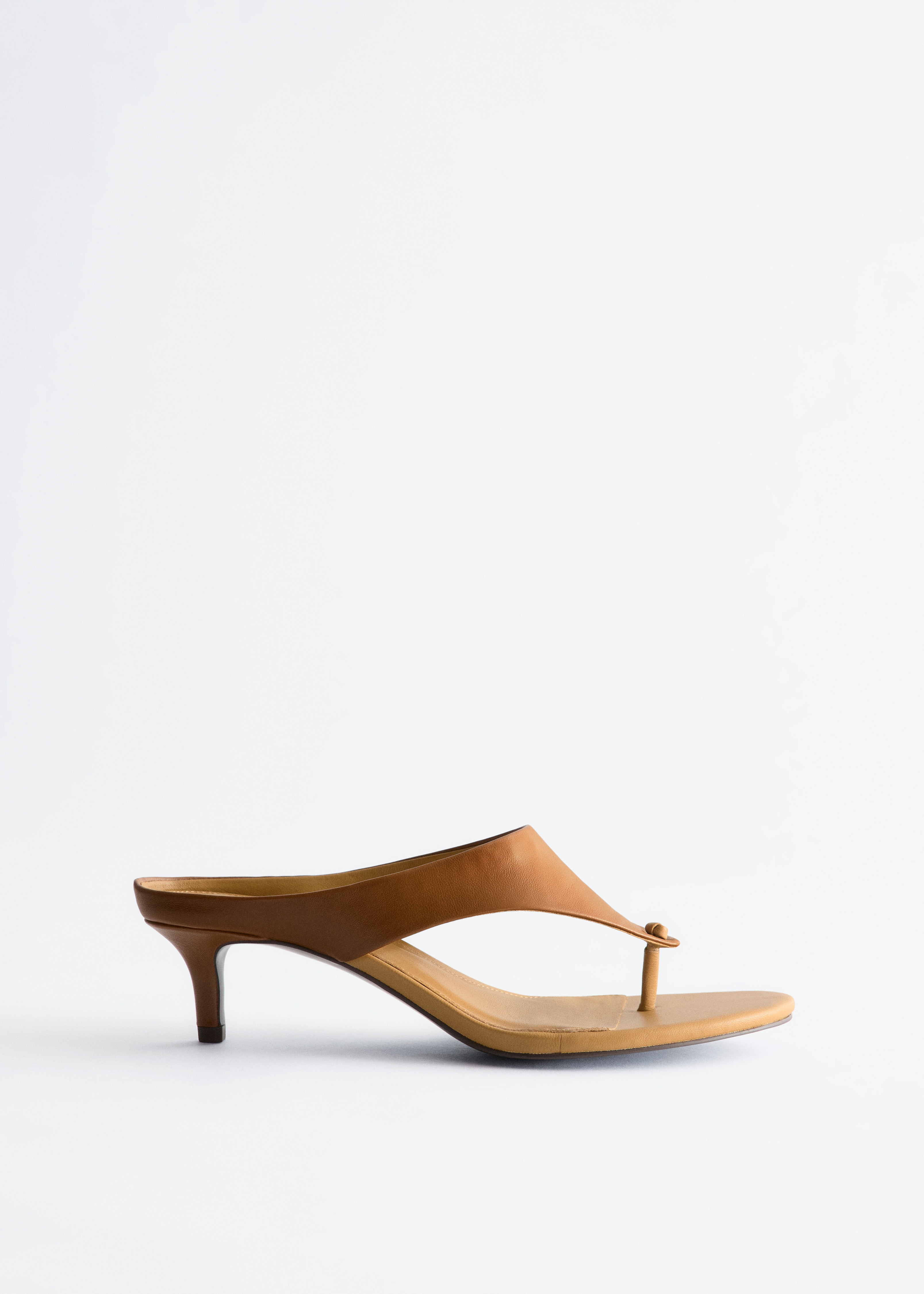 Sandales à petits talons en cuir-Cognac