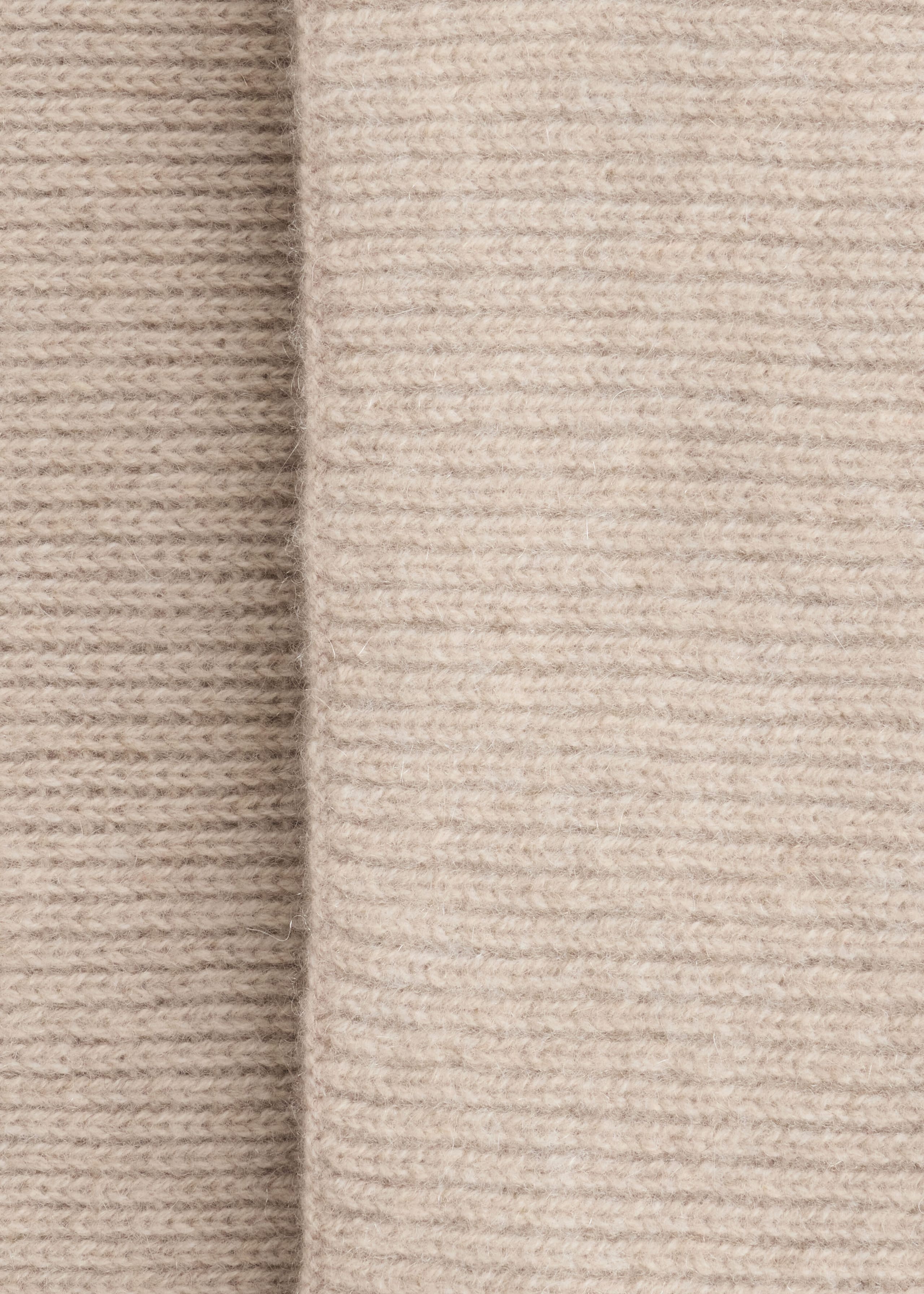 Cashmere Knit Scarf - {{variantName}} - Descriptive Detail