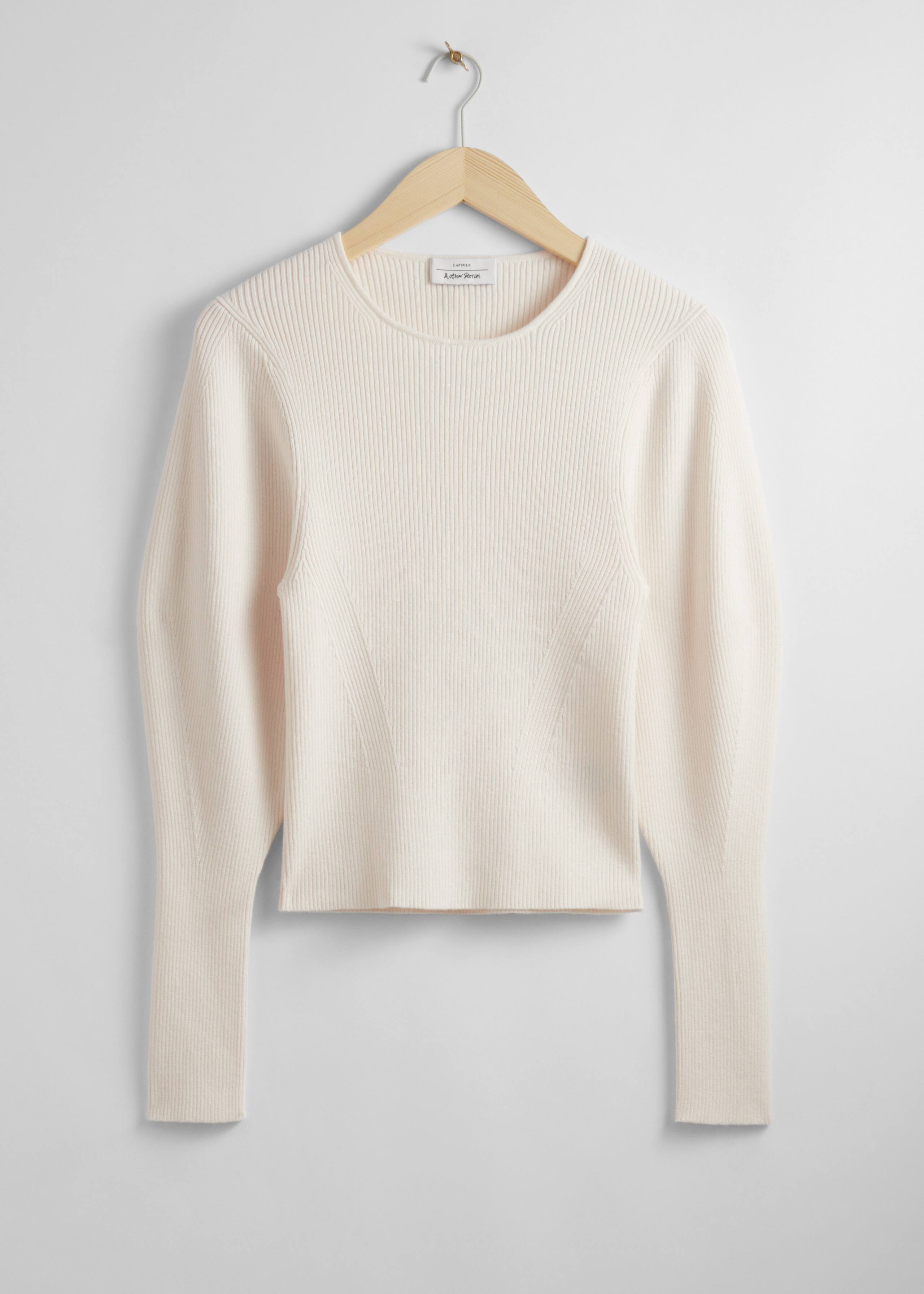 Wąski sweter z dzianiny w prążki