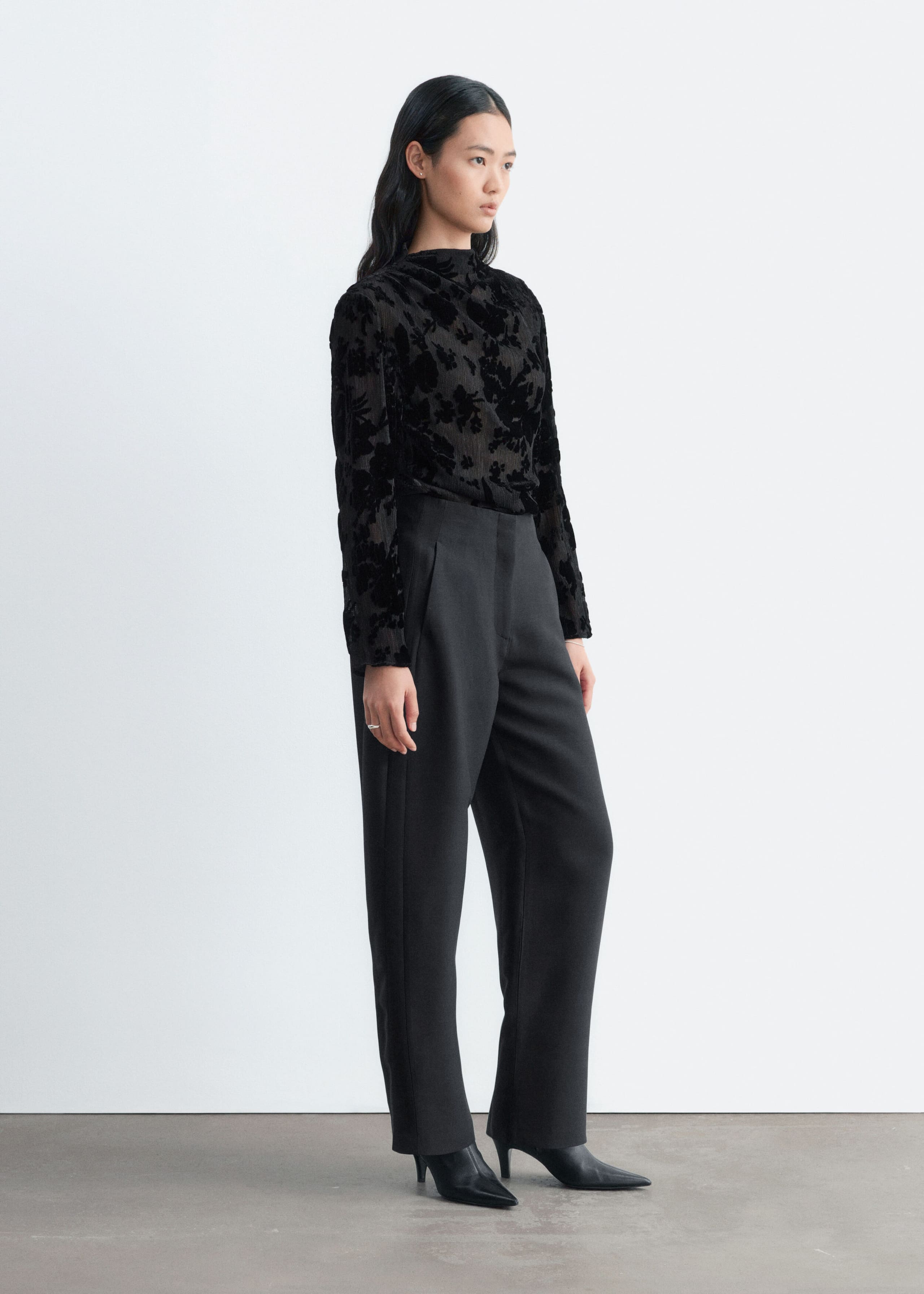 Velvet Floral Blouse - Black - Lookbook