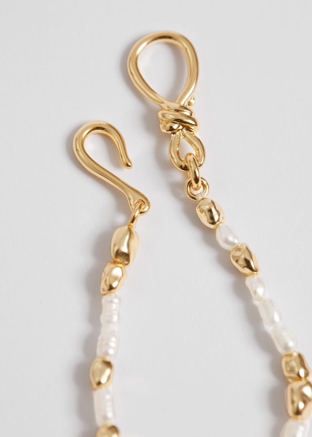 OrganicPearlHookBracelet - {{variantName}} - Detalle descriptivo