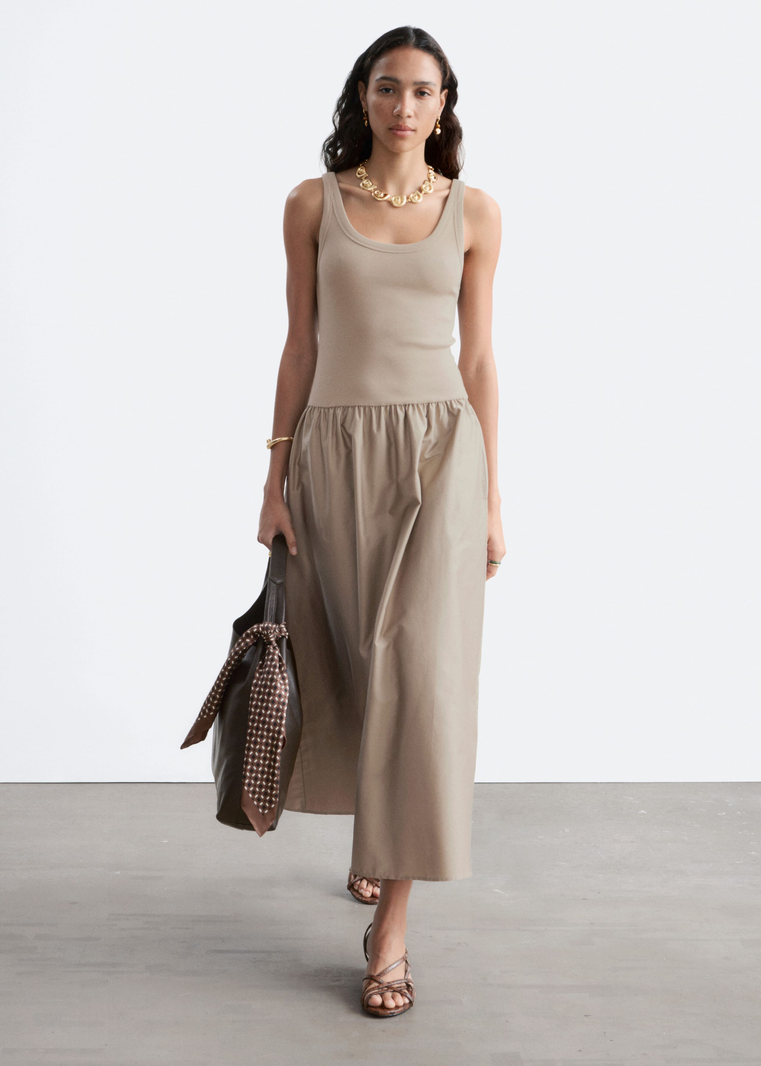 Midikleid mit Tanktop-Oberteil - Beige - Stillleben