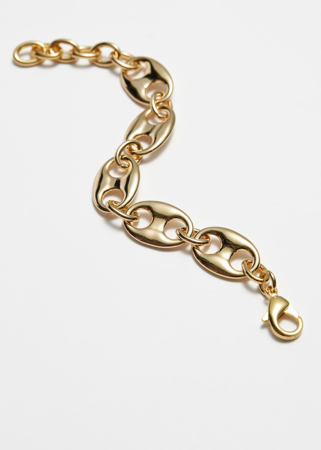 Skulpturalt armband – Guld – stilleben