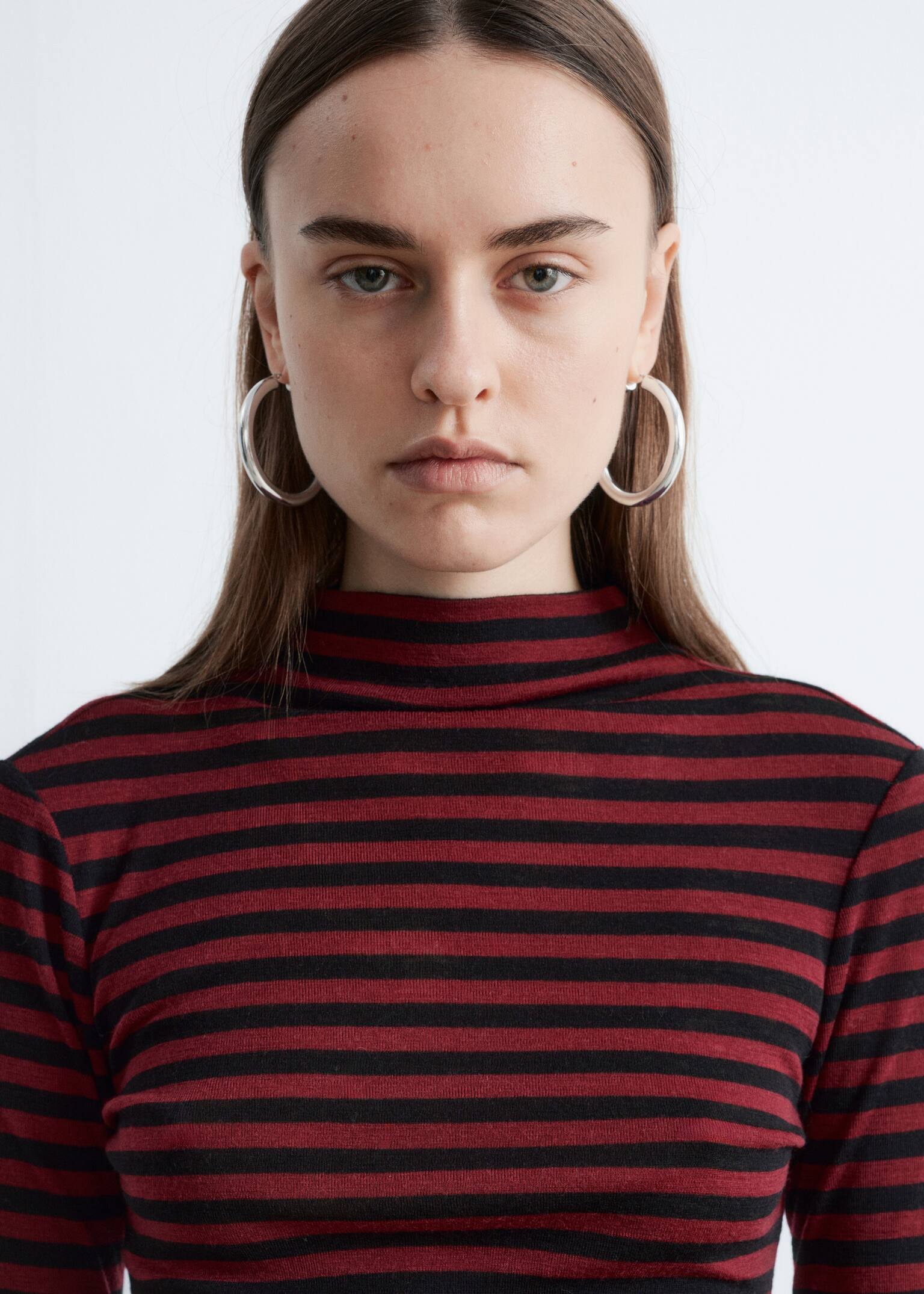 Top s falešným rolákem - Červené/černé pruhy/Černohnědá kostkovaná/Tmavě hnědá/Černé/béžové pruhy - 5