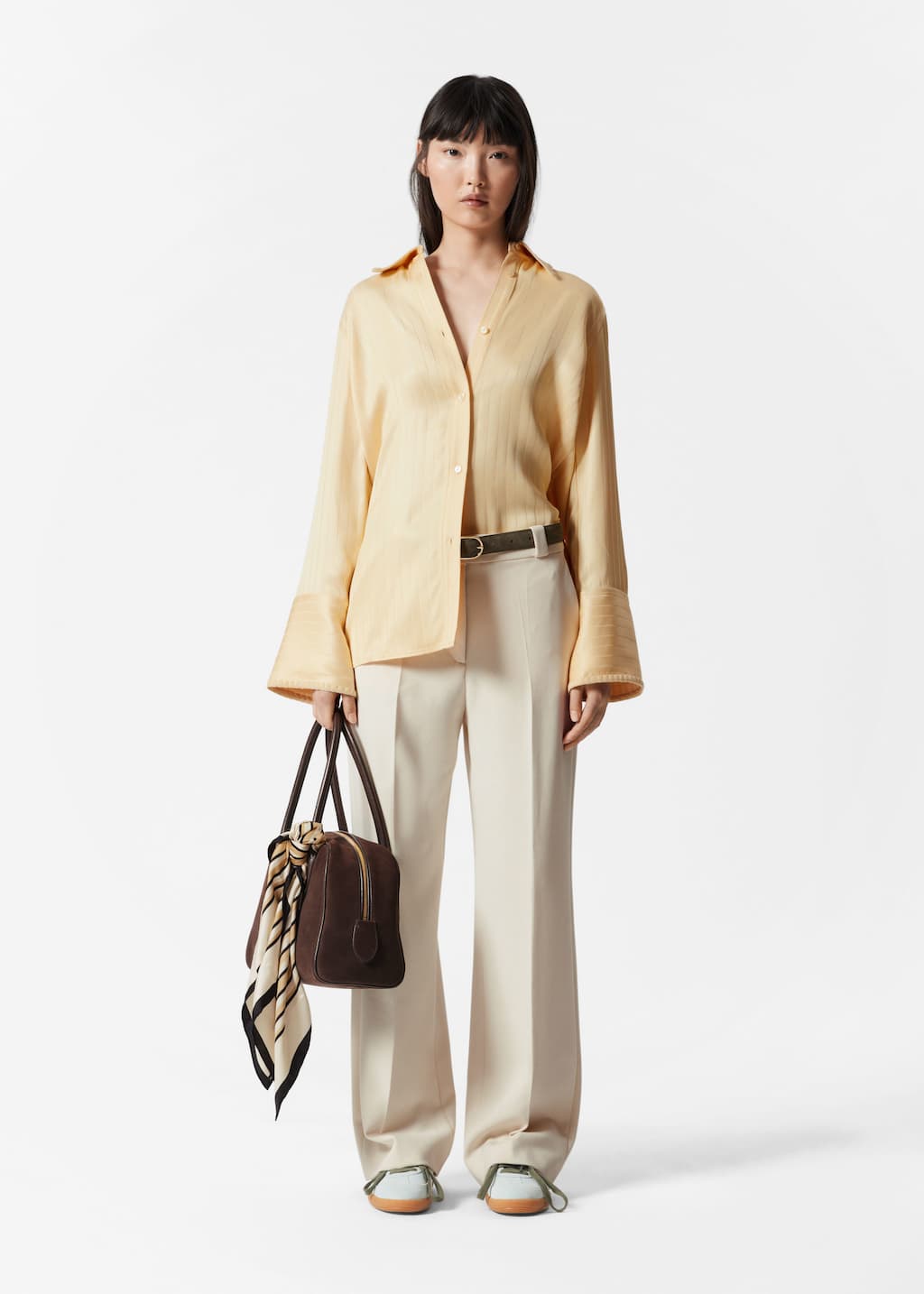 Image of Pantaloni ampi con pieghe pressate