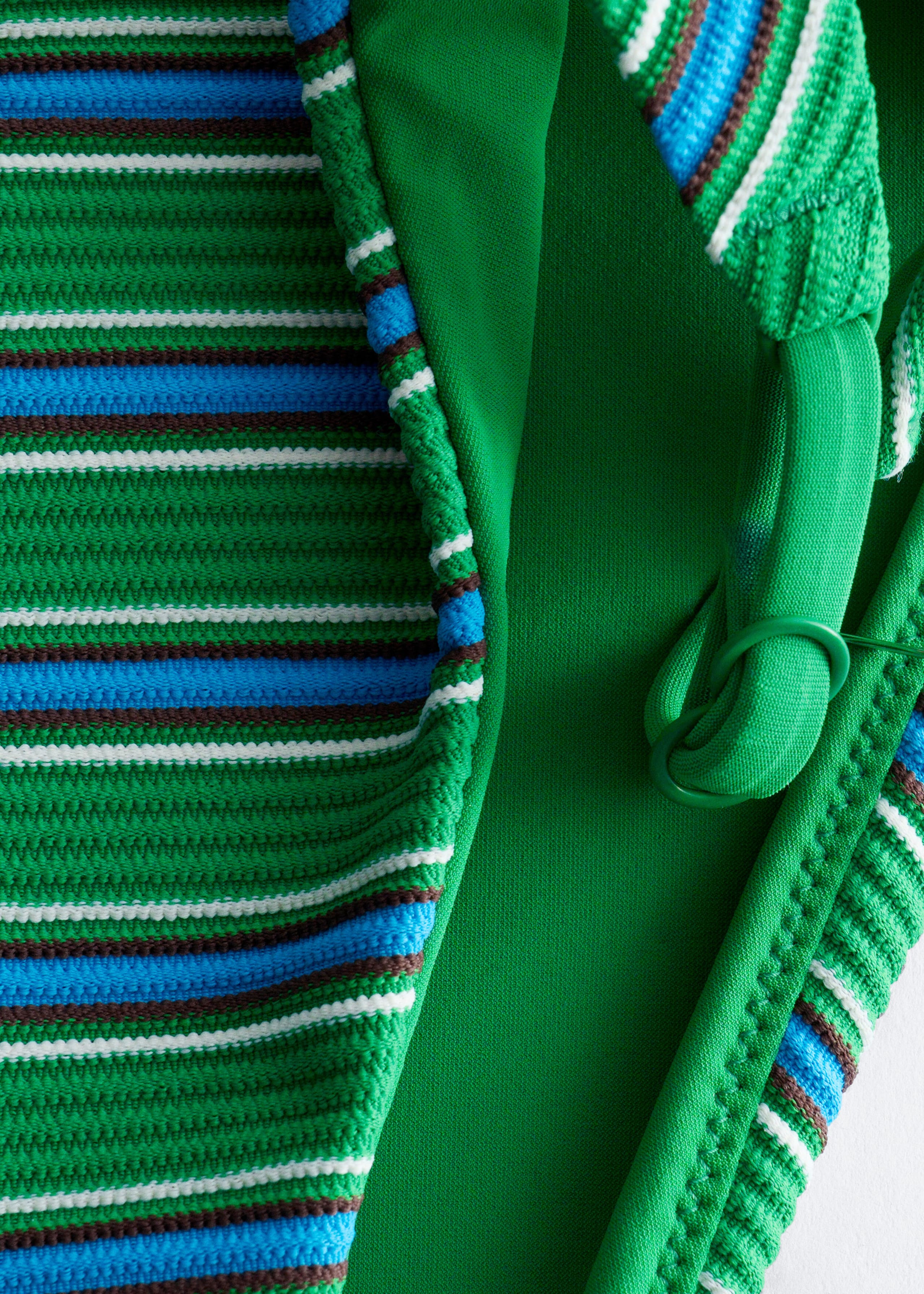 Bikinitrosa med sidodetalj – {{variantName}} – detaljerad beskrivning