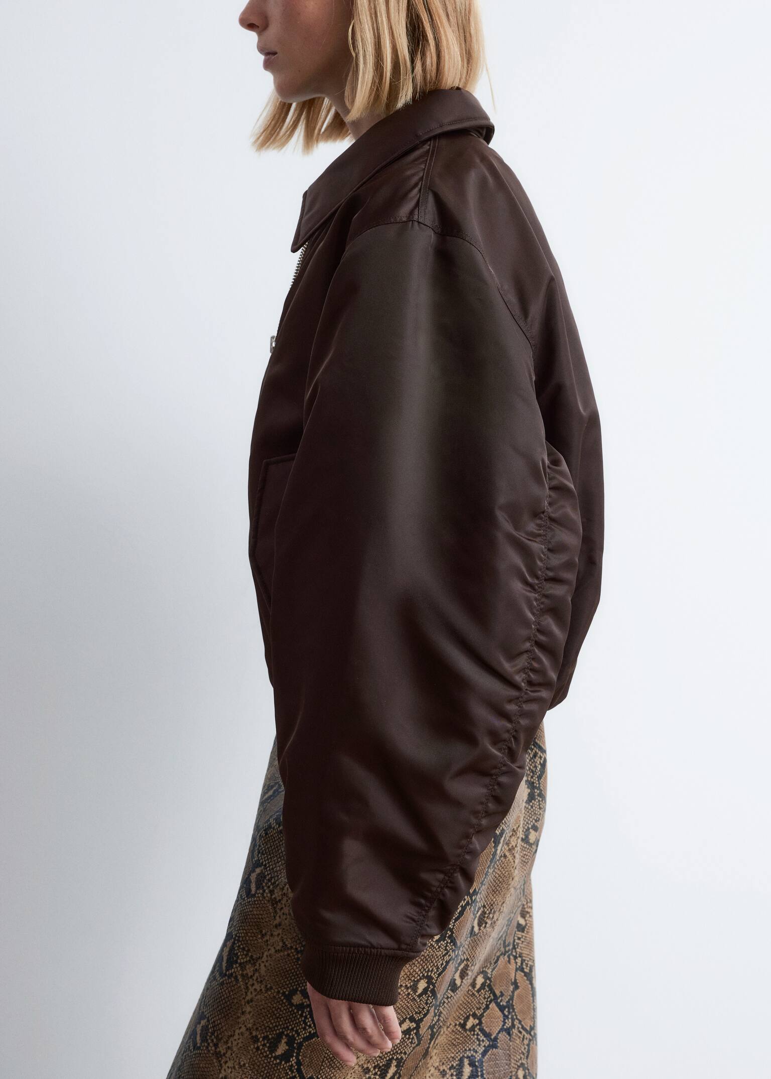 Verkürzte Bomberjacke - Dunkelbraun/Khaki-Braun - 3