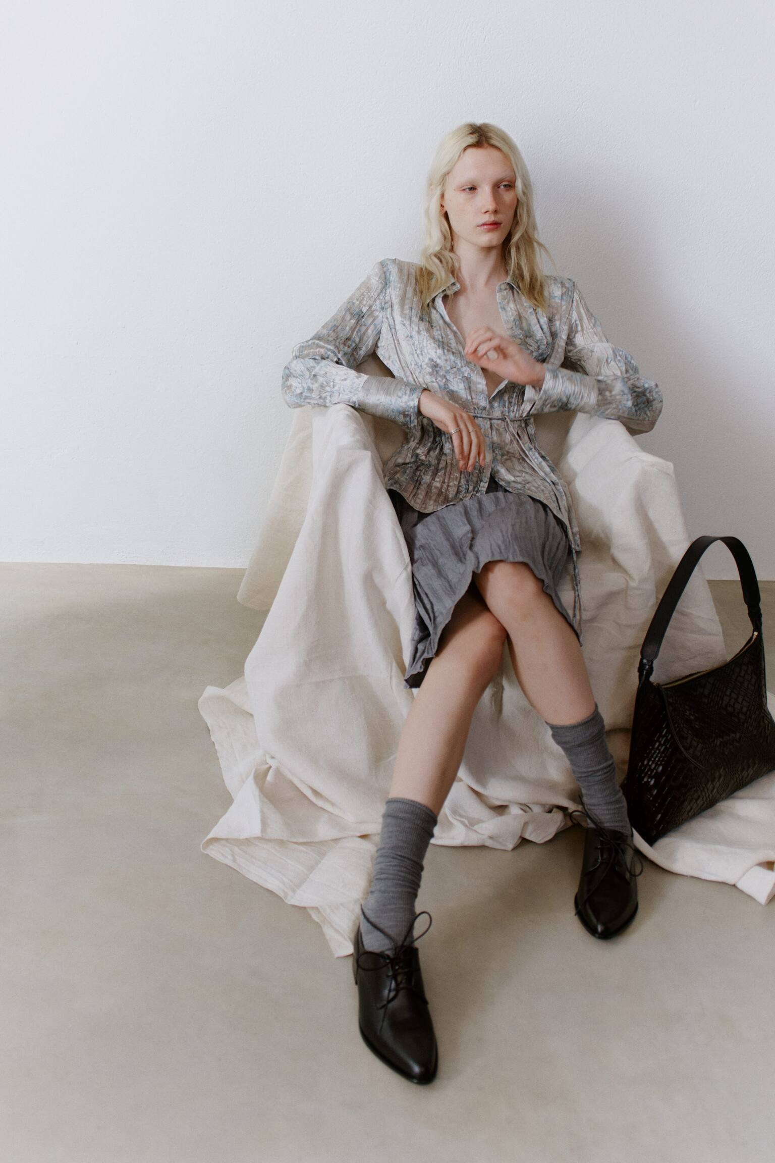 Knielanger Rock aus Crêpe - Grau/Schwarz/Geblümt - 9