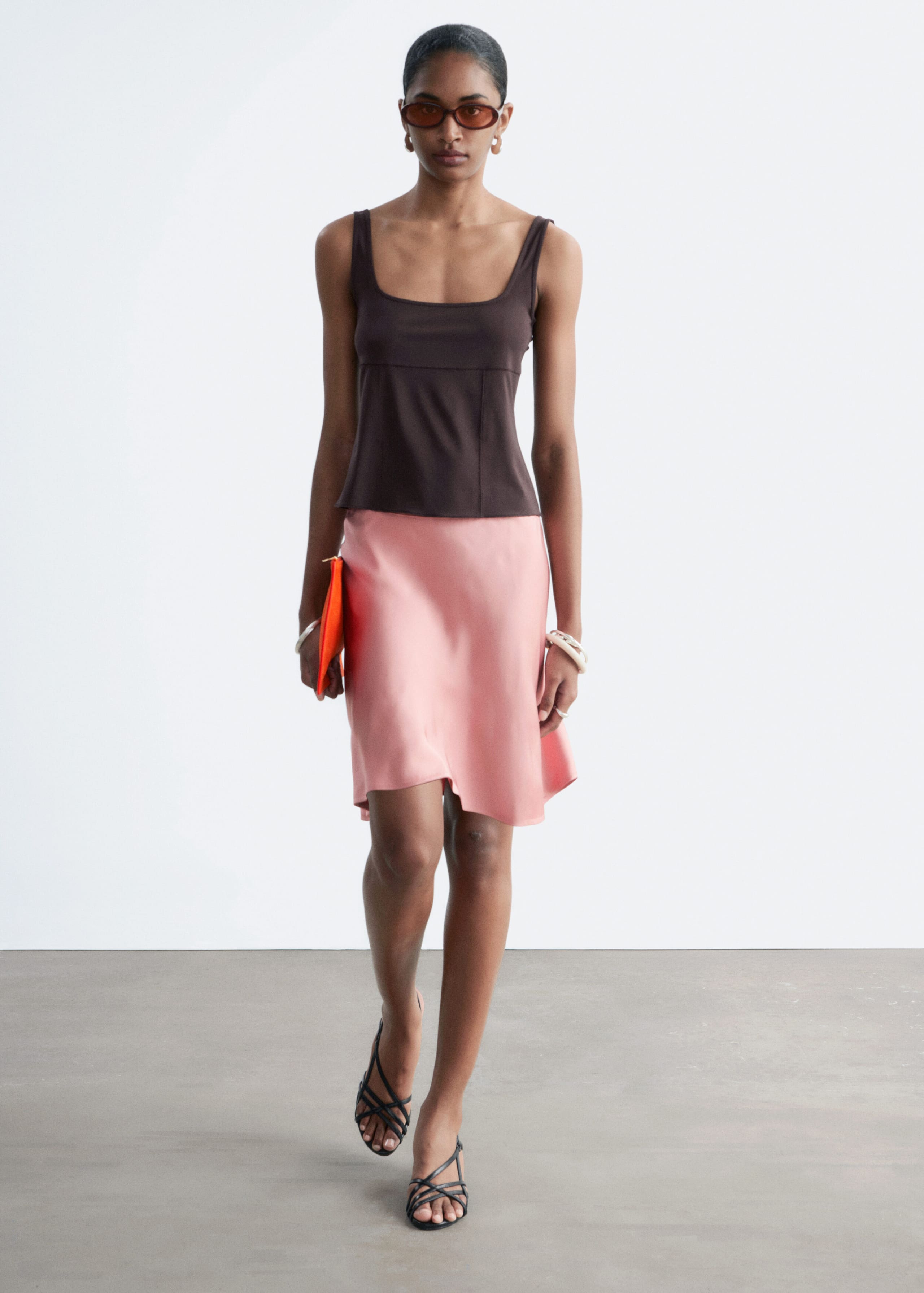 Camiseta de tirantes de escote cuadrado - Marrón oscuro - Lookbook