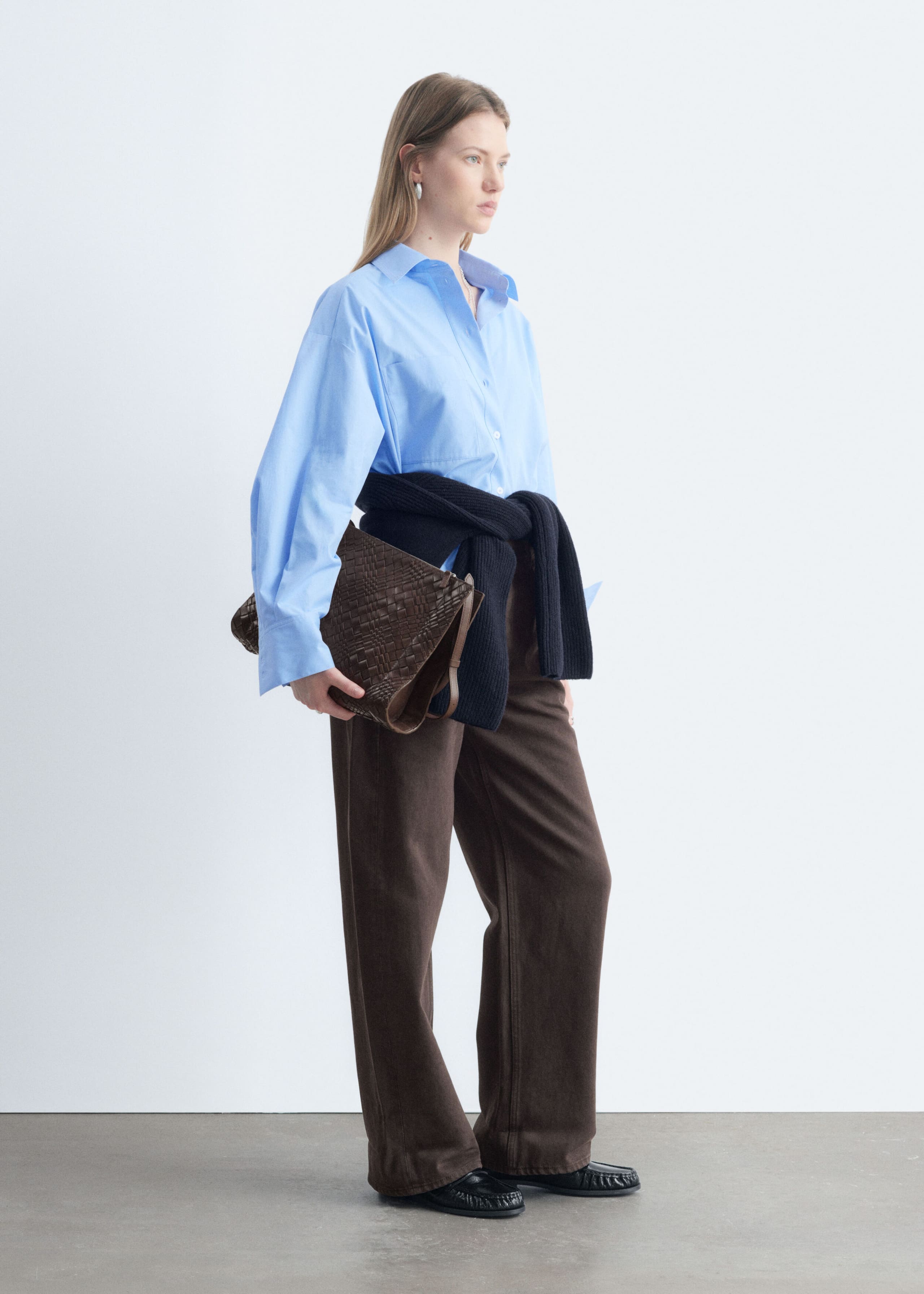 Barrel-Leg Jeans - Light Blue - Lookbook