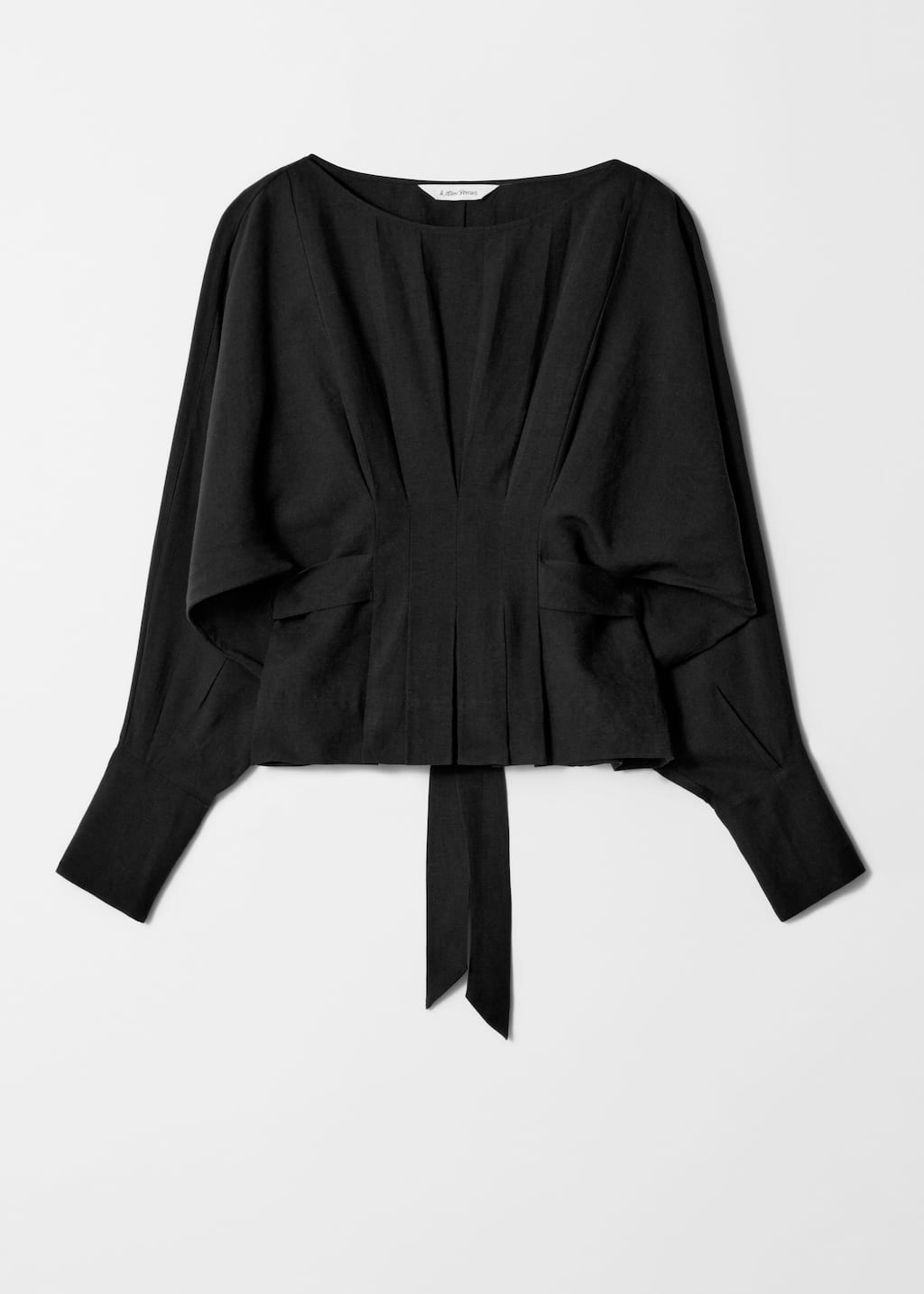 Image of Blusa plisada de cuello barco