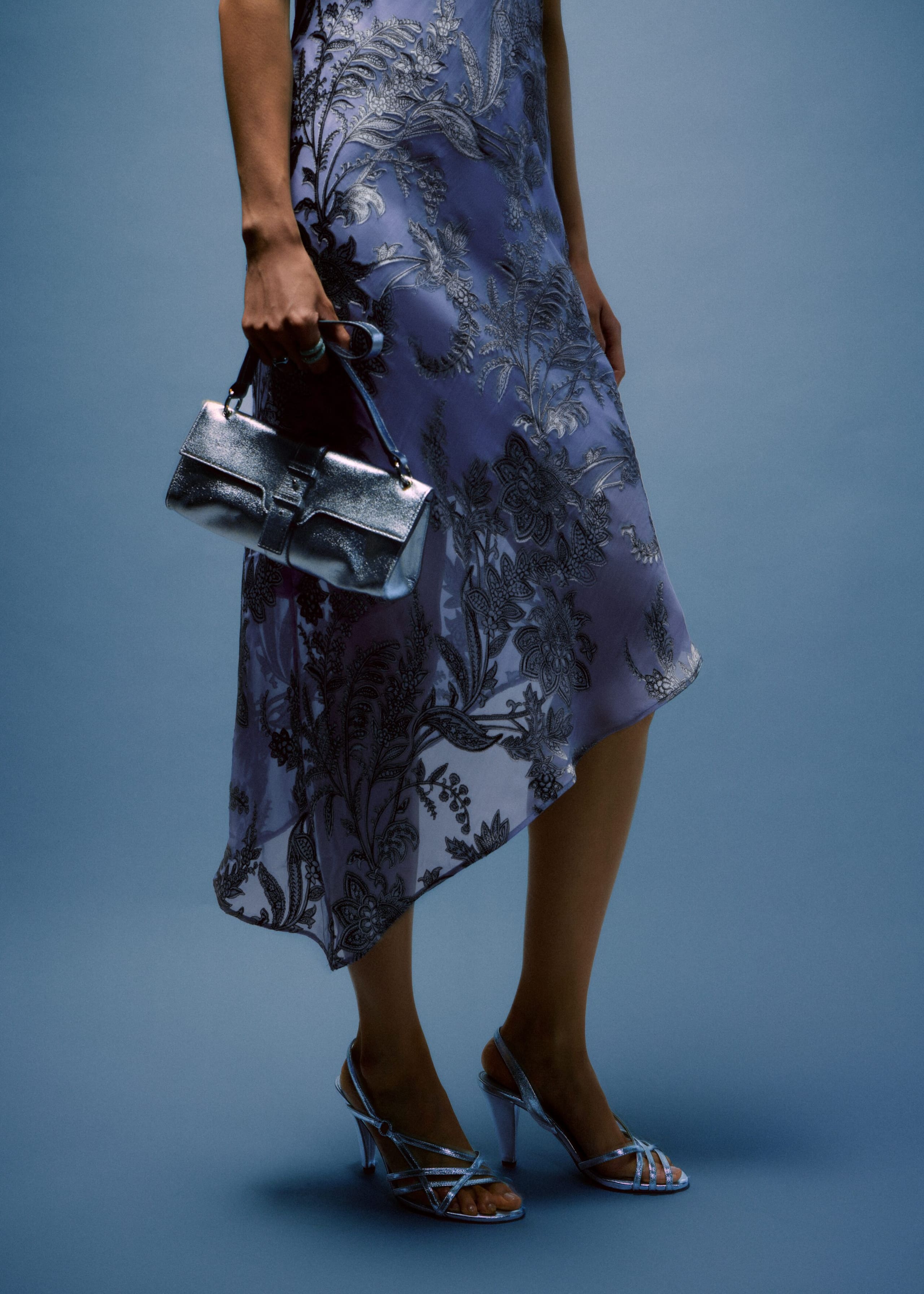 Image of Abito midi con spalline e motivo floreale