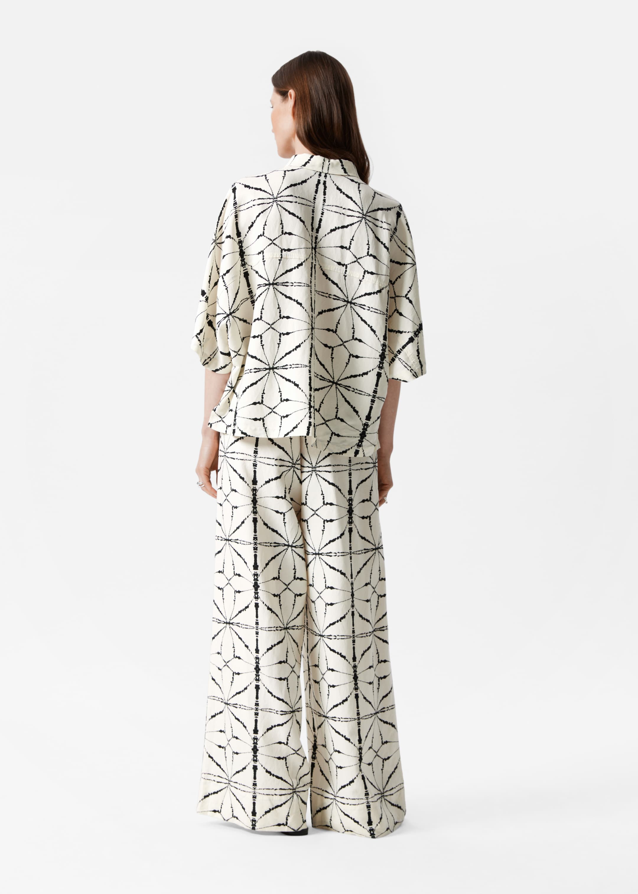 Visa större bild: Kortärmad skjorta - Vit/Tryck - DAM | H&M SE 4