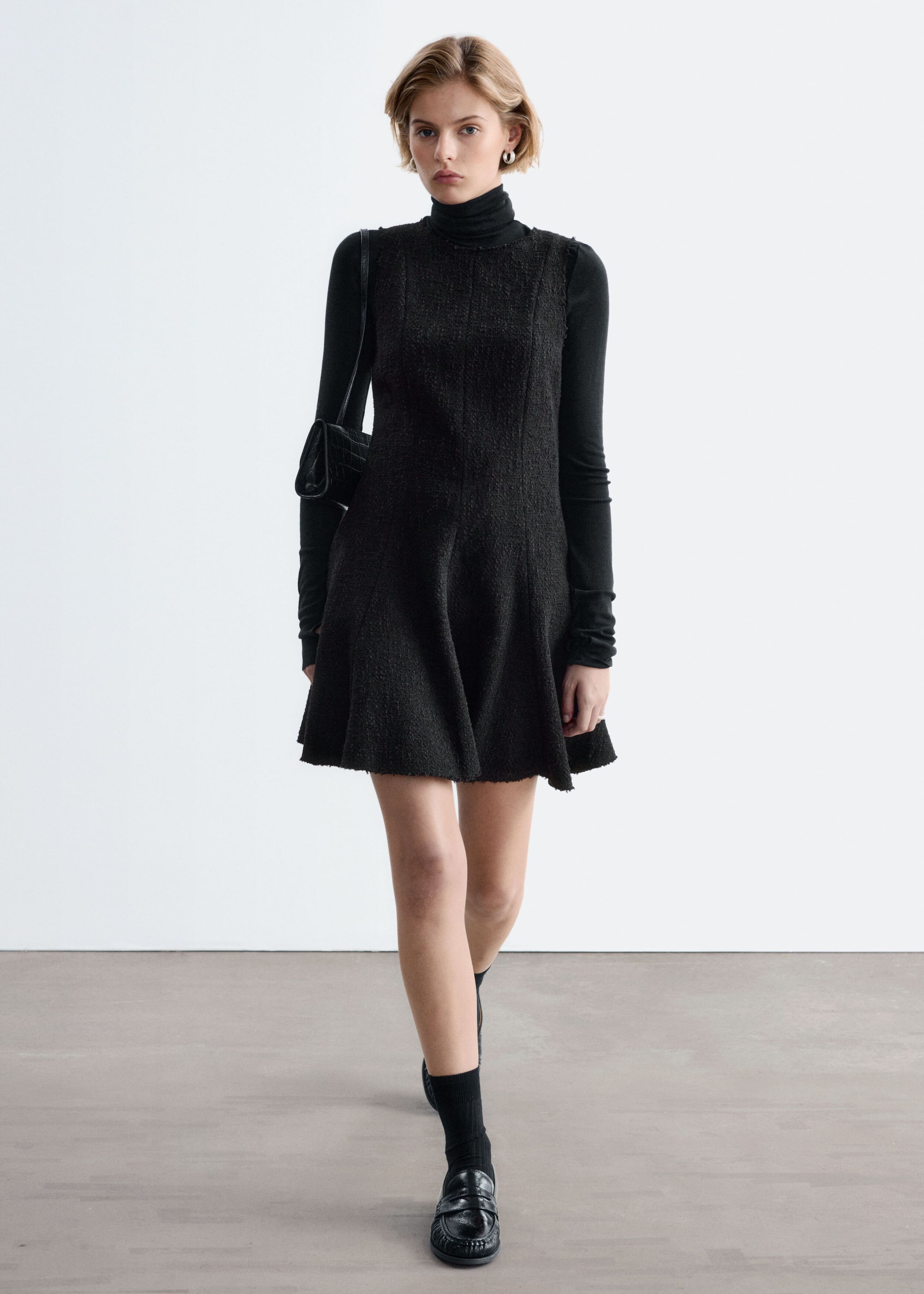 Minikleid mit unbearbeiteten Kanten - Schwarz - Lookbook