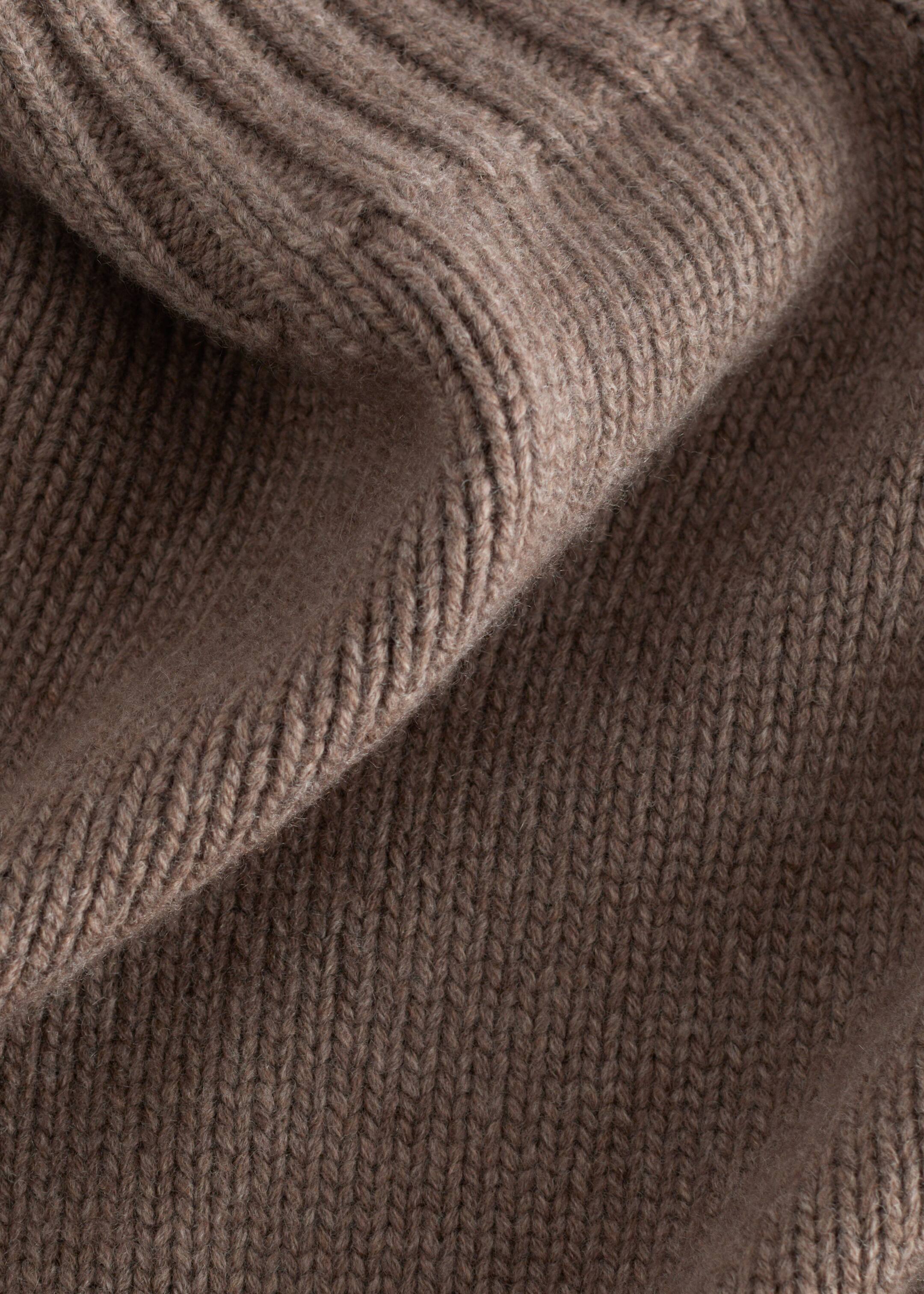 Größeres Bild anzeigen: Rollkragenpullover aus Kaschmir-Mix - Graubraun - Ladies | H&M AT 7