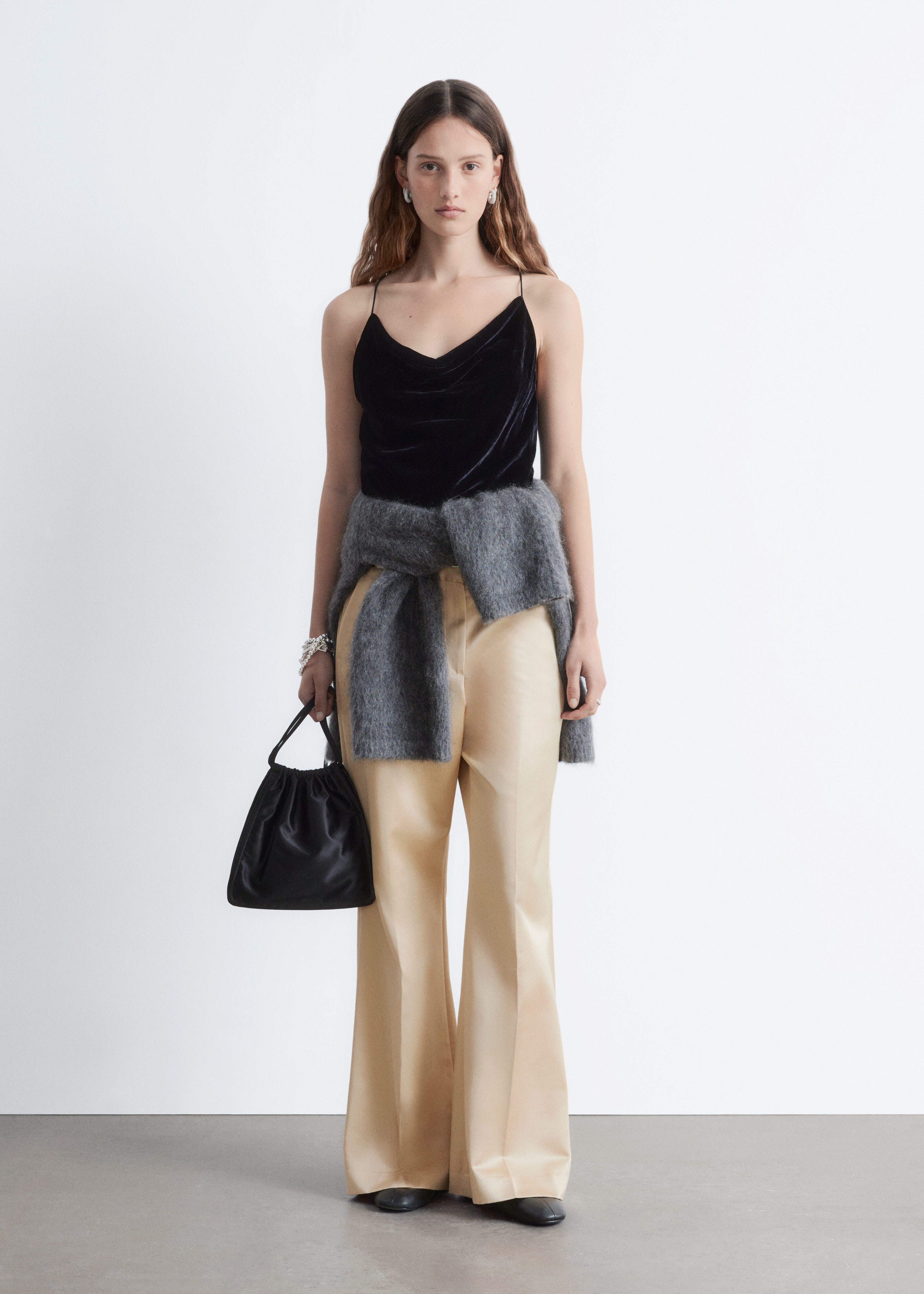 Kalhoty s rozšířenými nohavicemi a lisovaným záhybem - Béžová/Černá