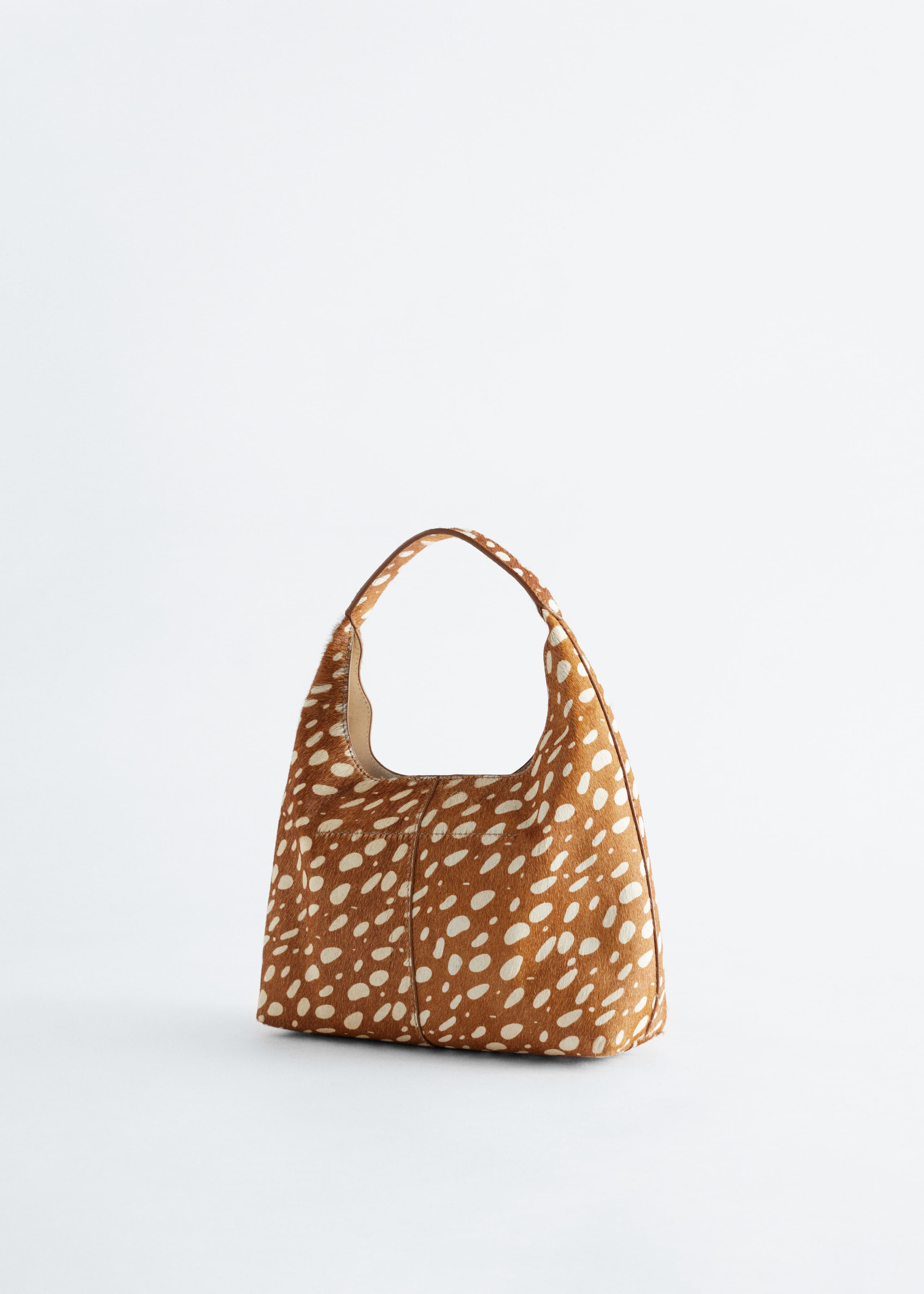 Image of Schultertasche aus griffigem Leder