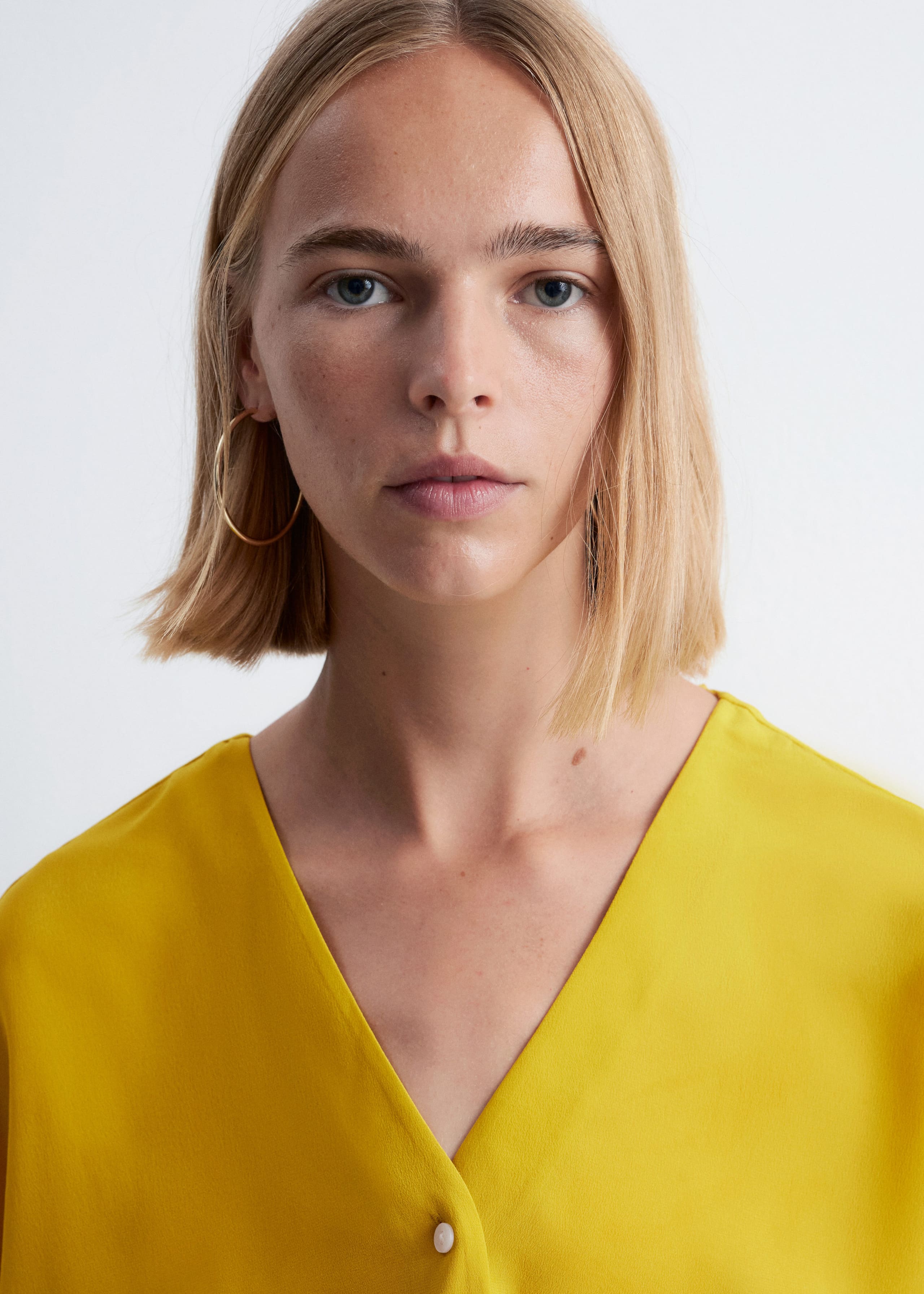 Image of Oversized-Seidenbluse mit V-Ausschnitt