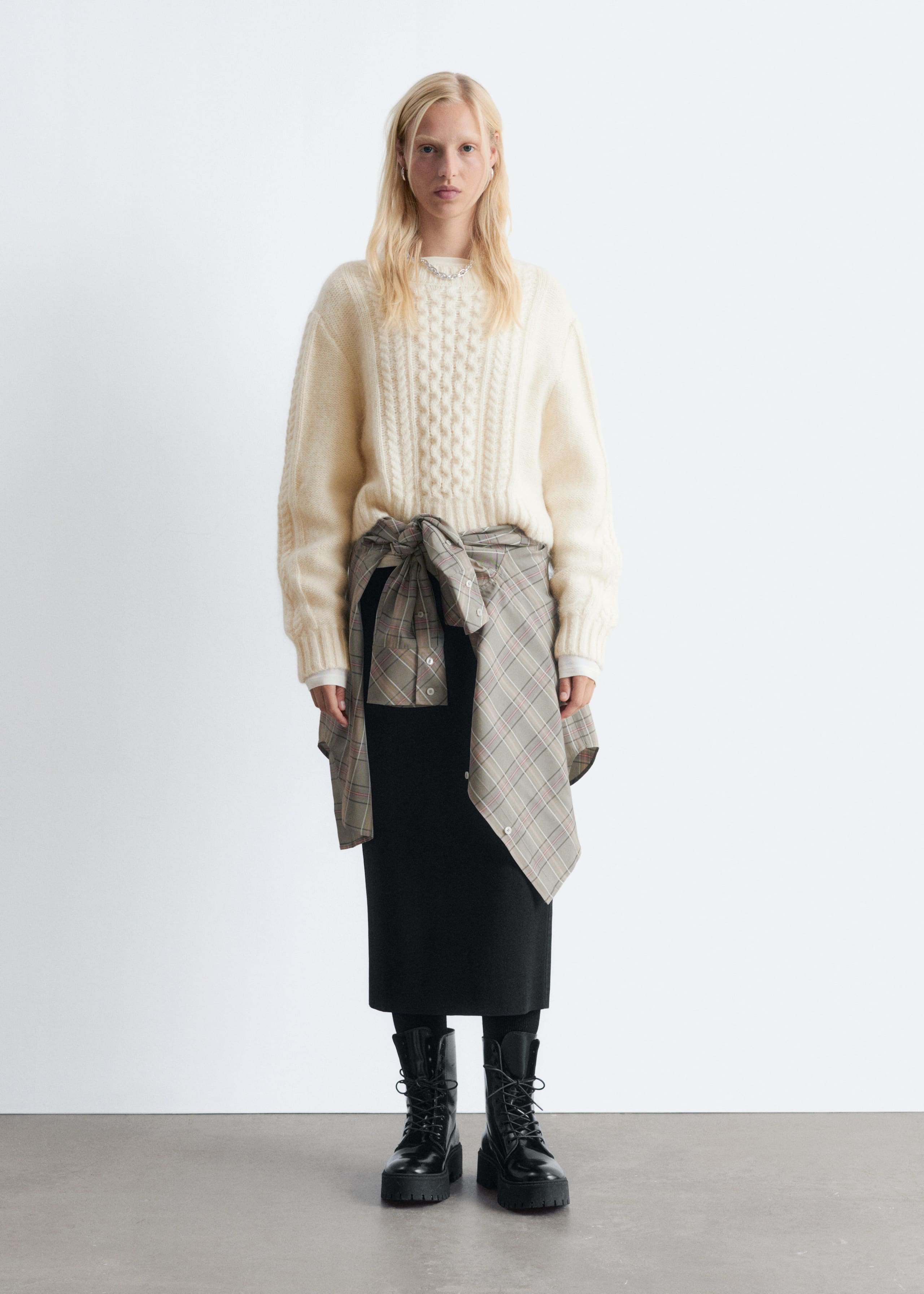 Image of Verkürzter Pullover mit Zopfstrickmuster