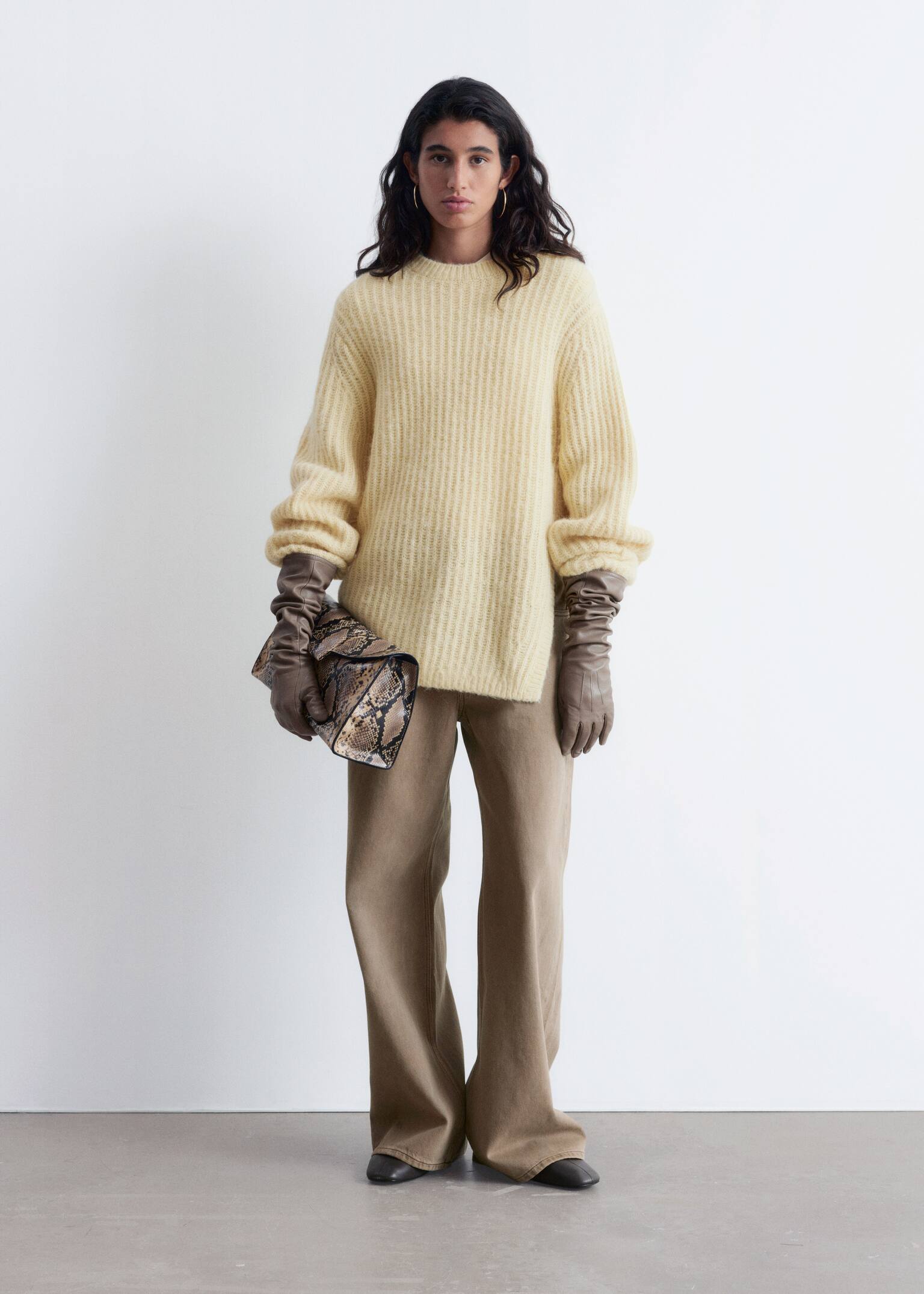 Oversized-Pullover mit hohem Schlitz - Hellgelb