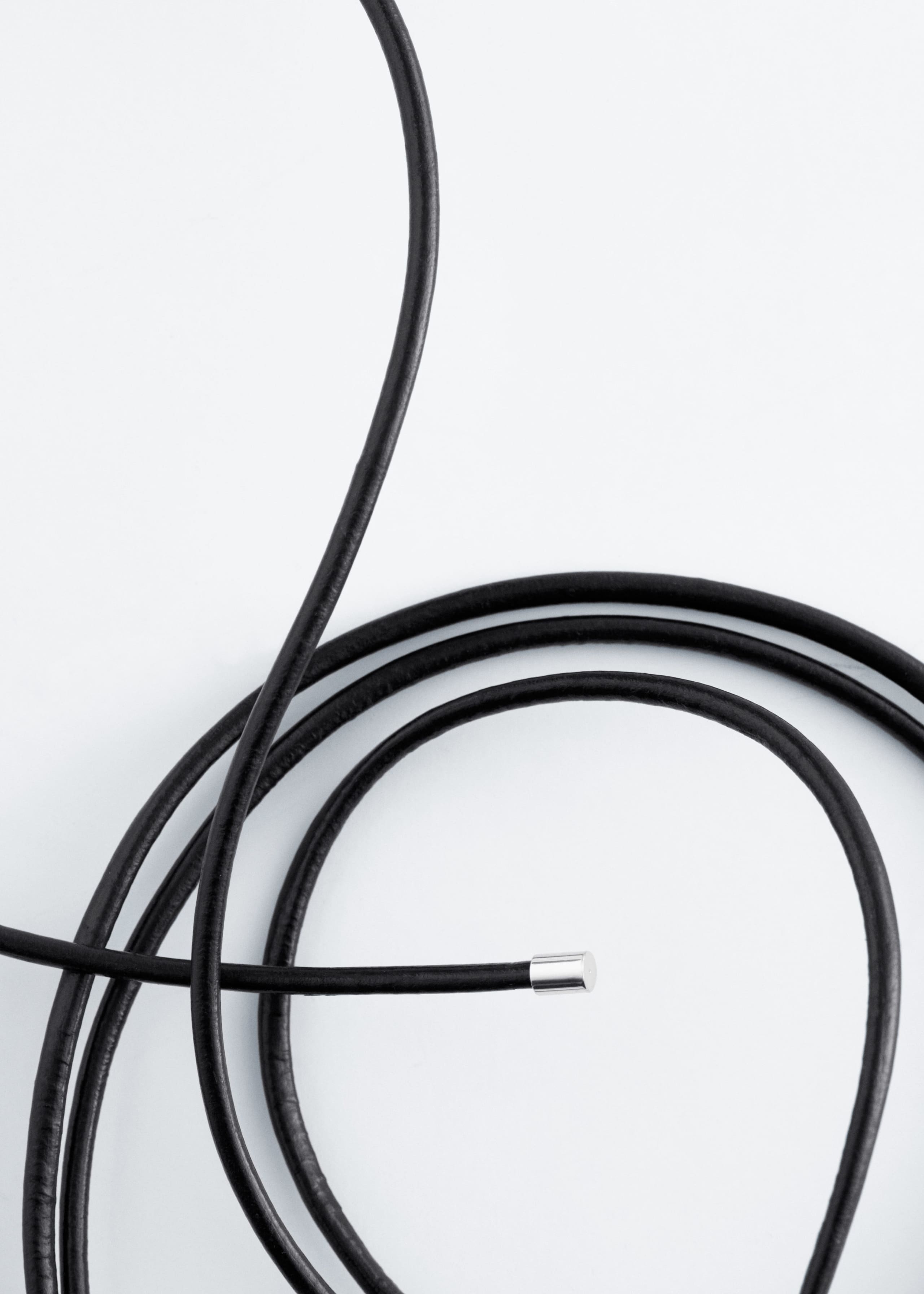 Naszyjnik z wisiorkiem – Srebrny – Martwa natura