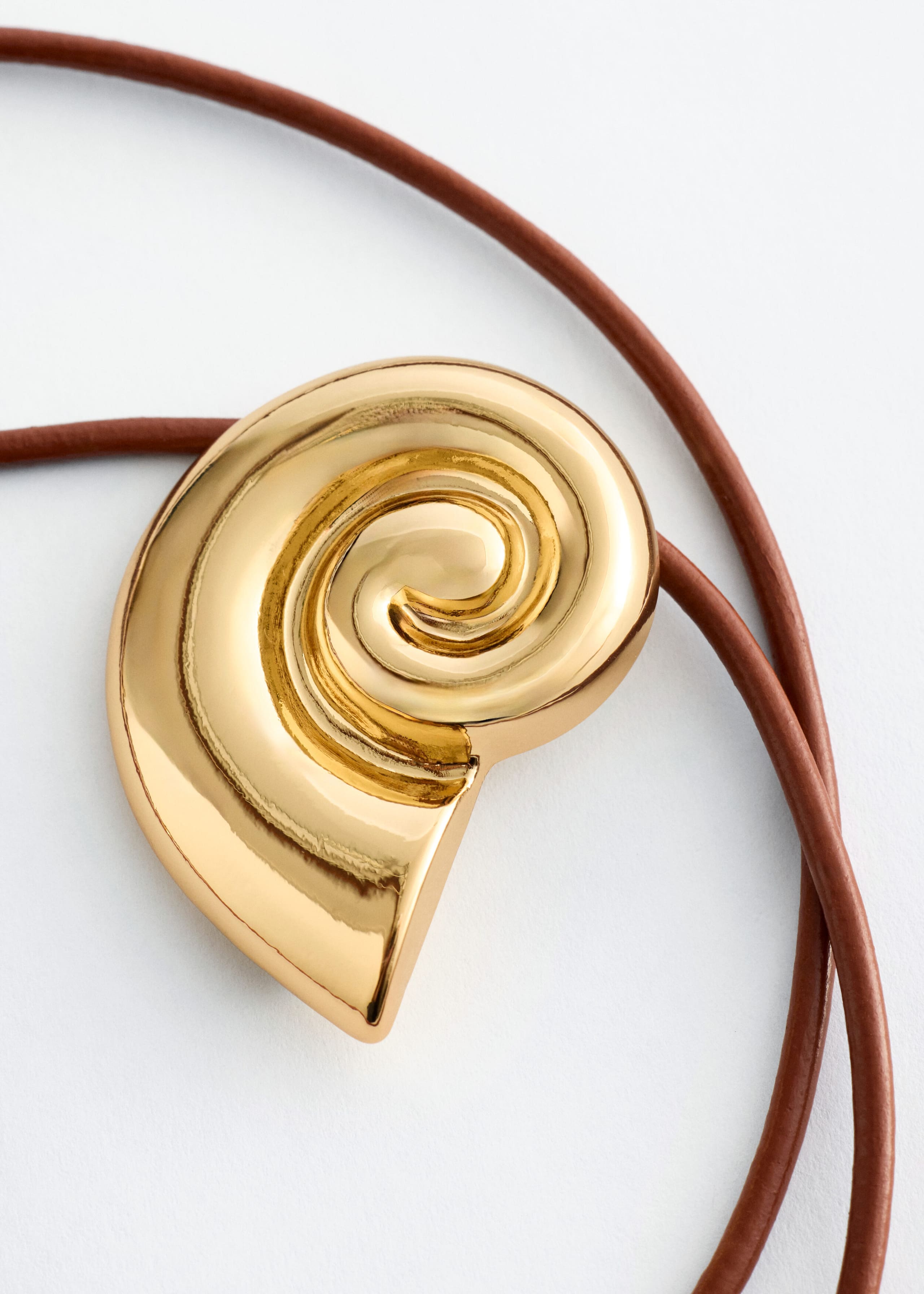 Shell Pendant Cord Necklace - {{variantName}} - Descriptive Detail