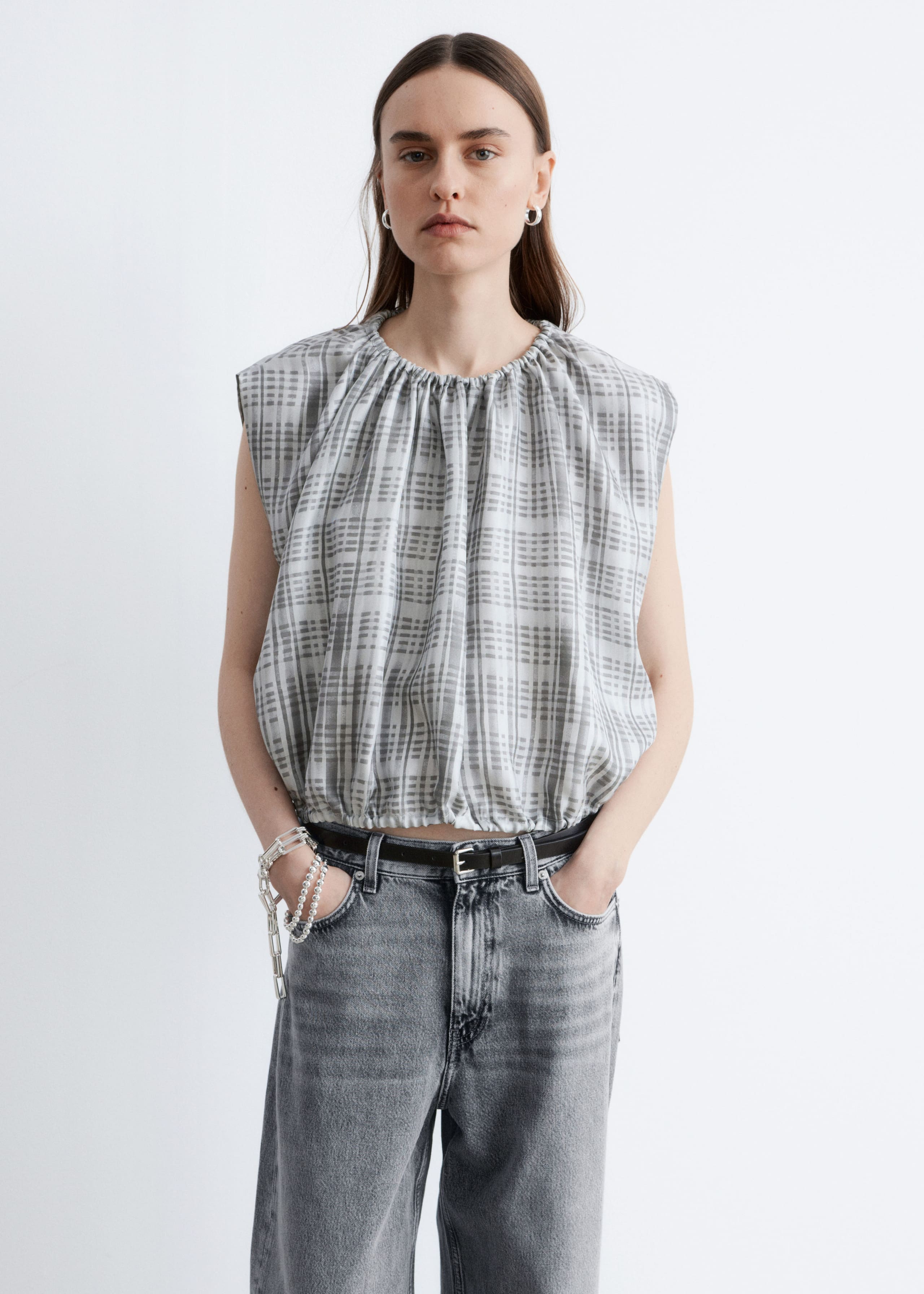 Image of Top de seda con cordón de ajuste