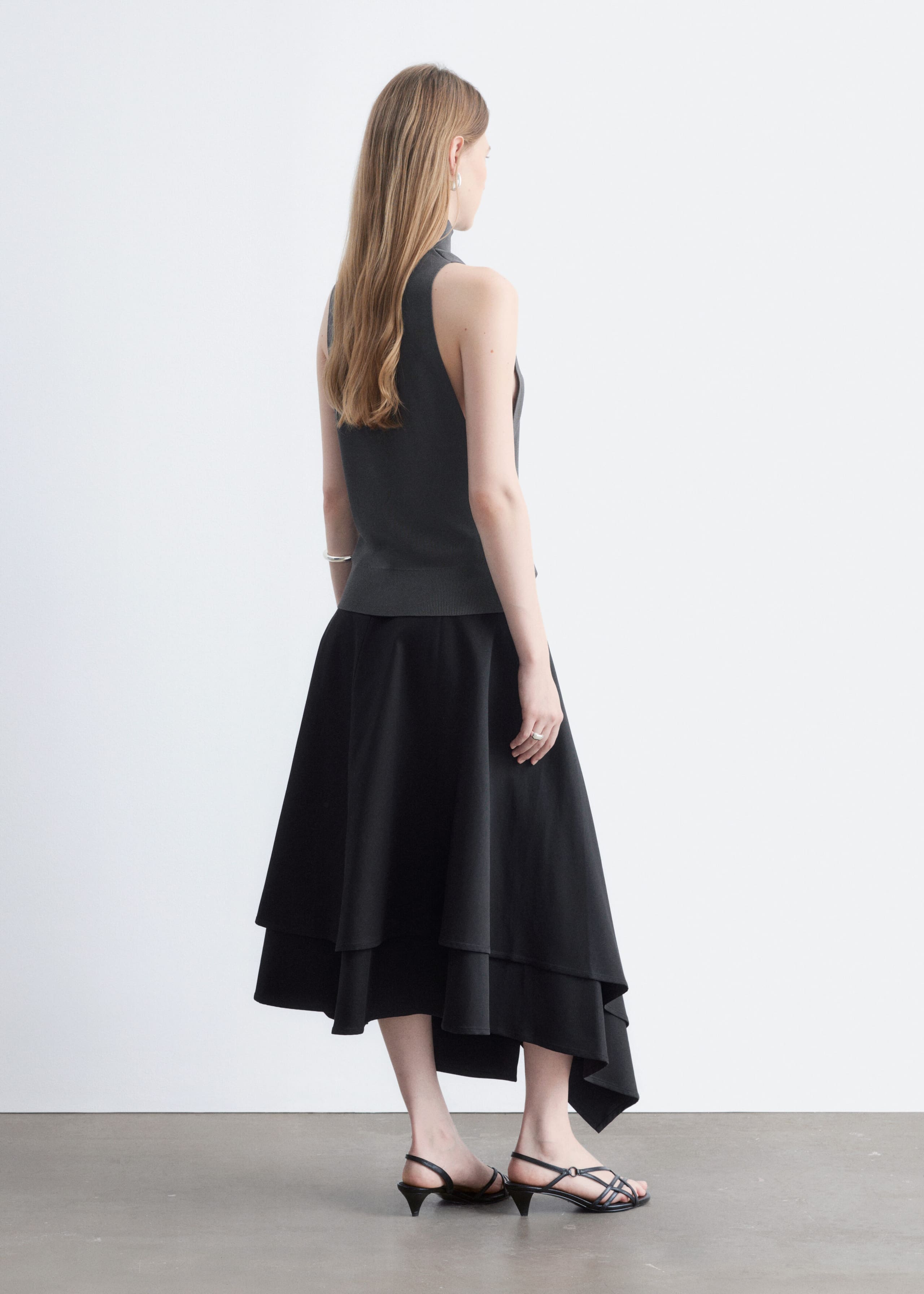 Sleeveless Turtleneck Top - Dark Grey - Lookbook
