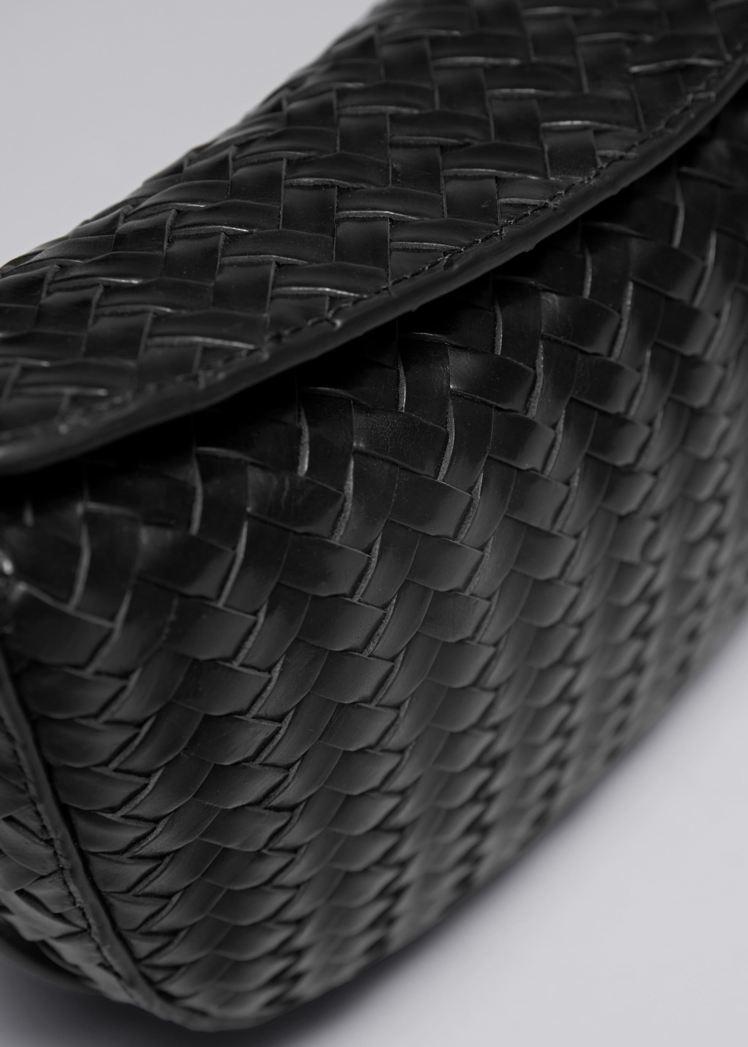 Borsa a spalla intrecciata - {{variantName}} - Descrizione dettagliata