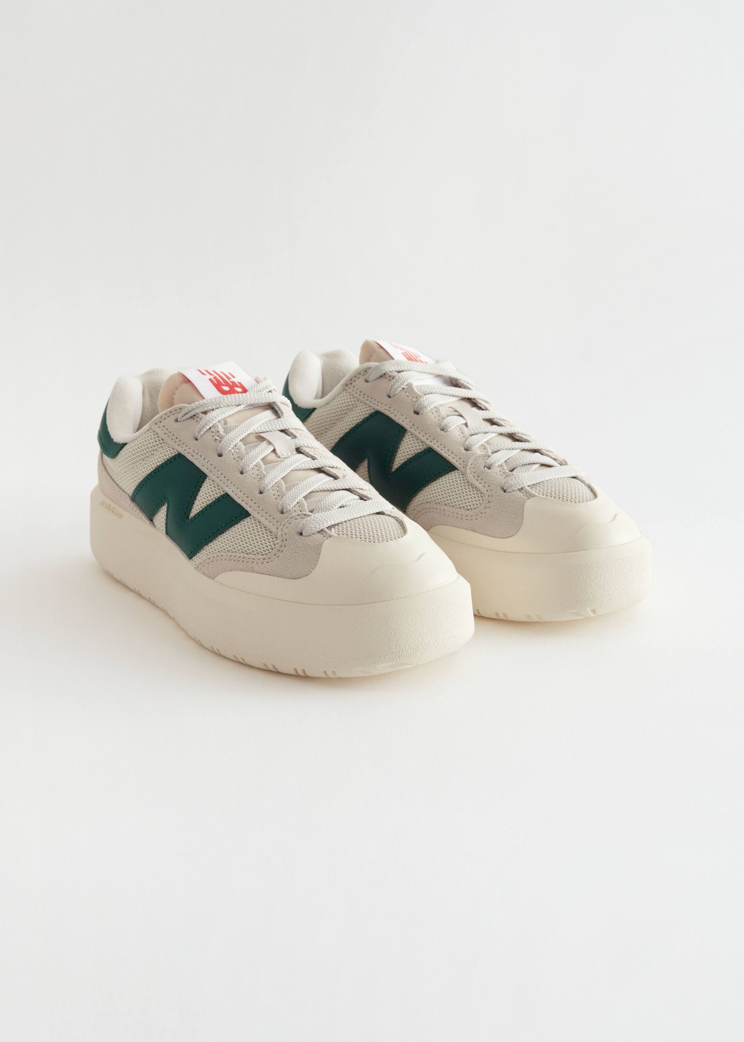 New Balance 725 Sneakers - Dark green/Cream - Still Life