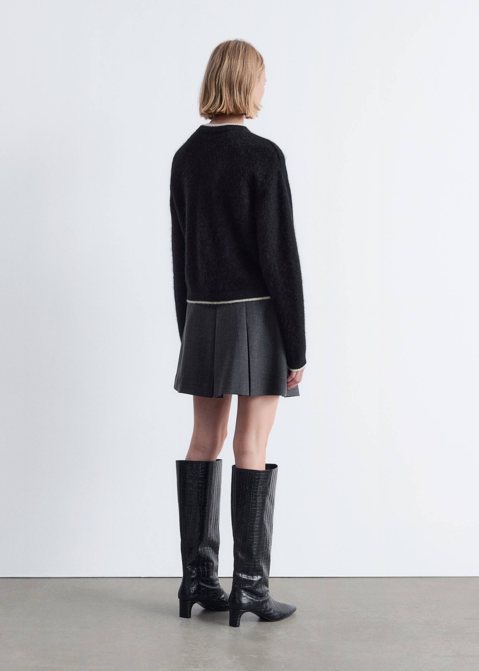 Kastenförmige Strickjacke mit Rundhalsausschnitt - Schwarz/Elfenbein - 4