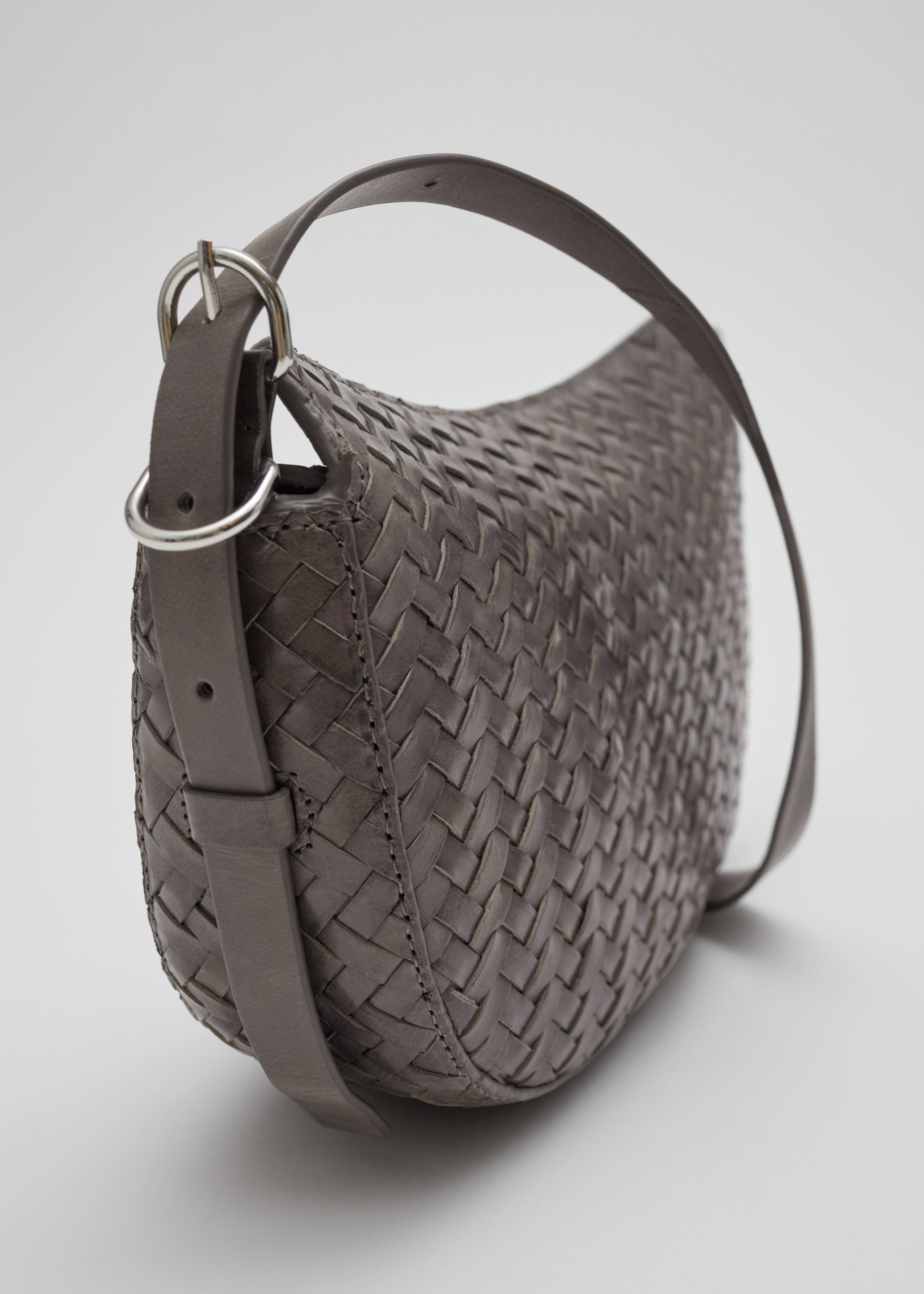 Geflochtene Schultertasche - {{variantName}} - Beschreibendes Detail