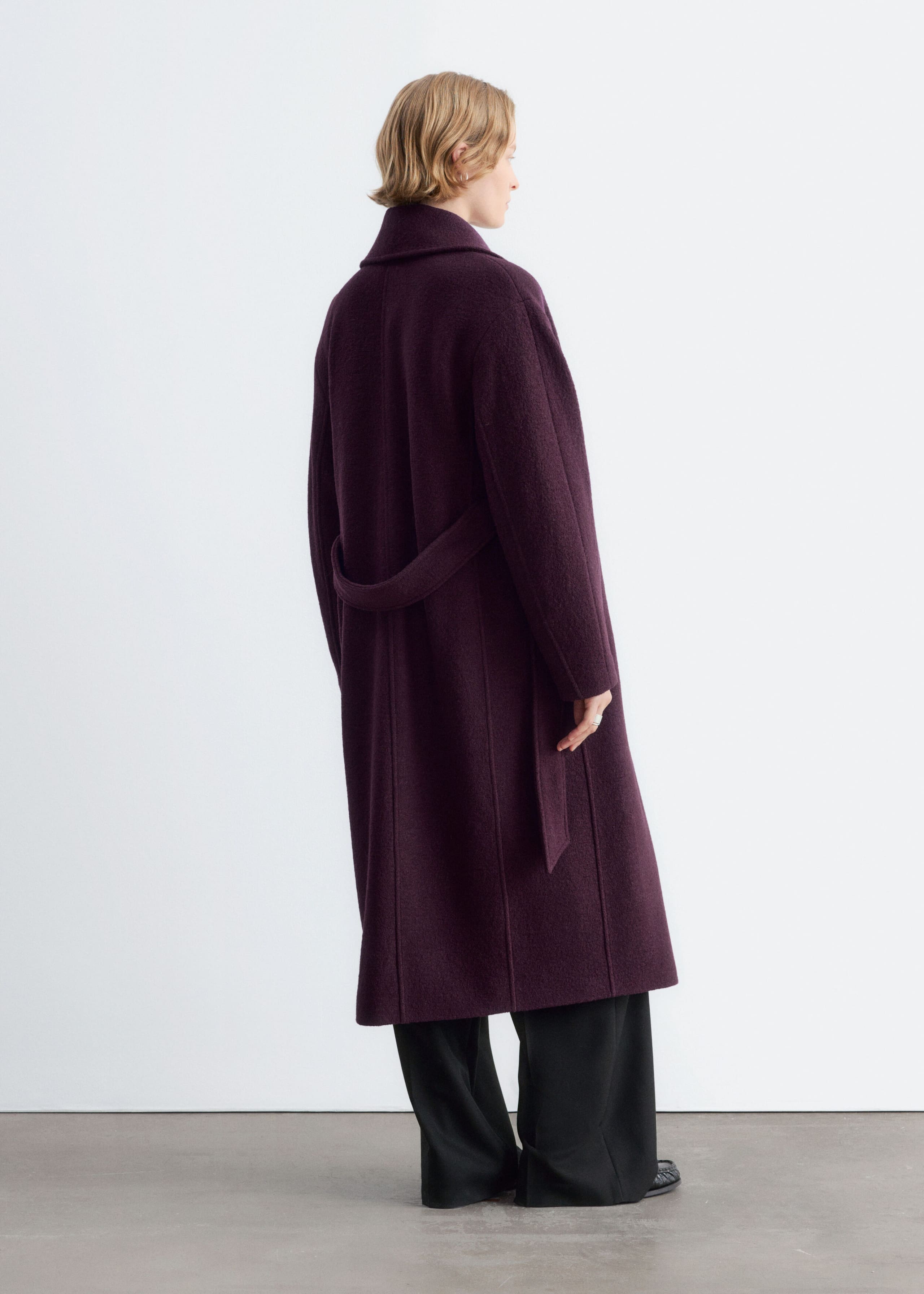 Volumineuze wollen jas met ceintuur - Donkerpaars - Lookbook