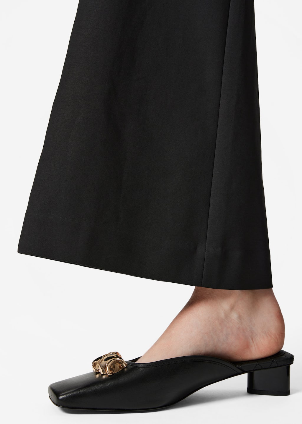 Image of Pantaloni slim a gamba svasata