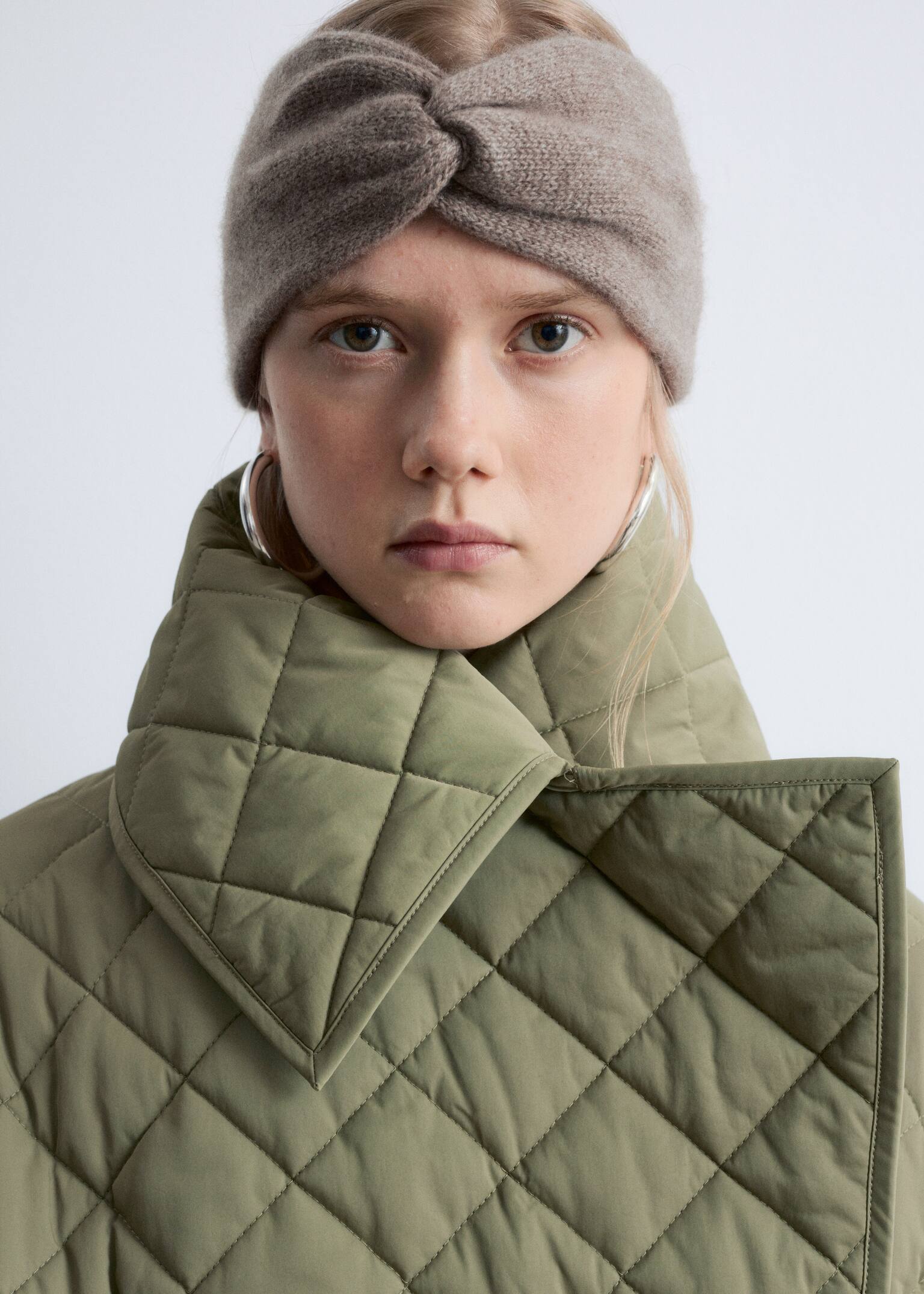 Twist-Front Cashmere Headband - Beige/Zwart/Wit