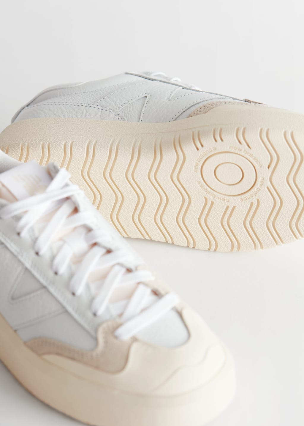 New Balance CT302 Chunky Court Sneakers - {{variantName}} - Detalle descriptivo