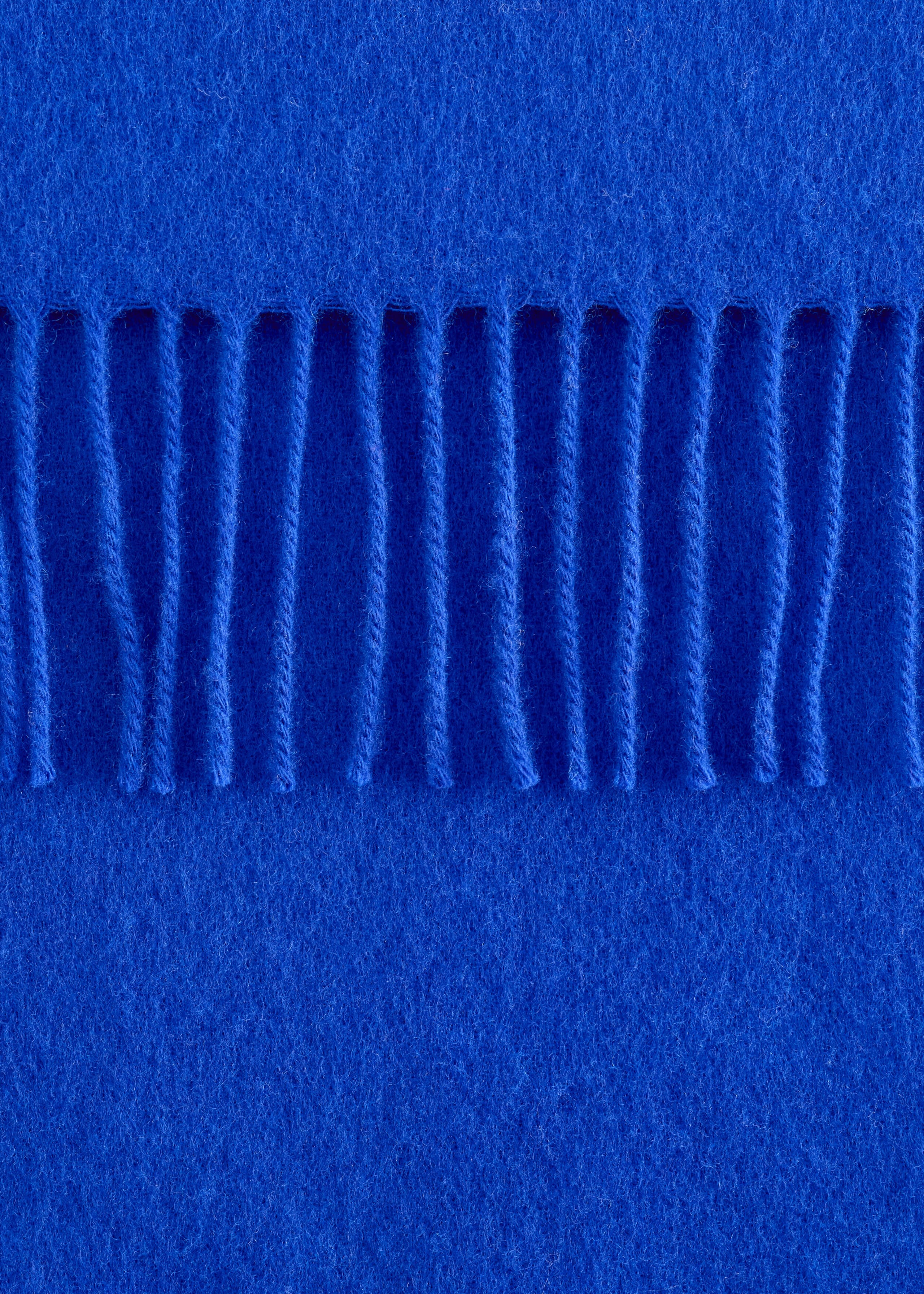 Fringed Wool Blanket Scarf - {{variantName}} - Descriptive Detail