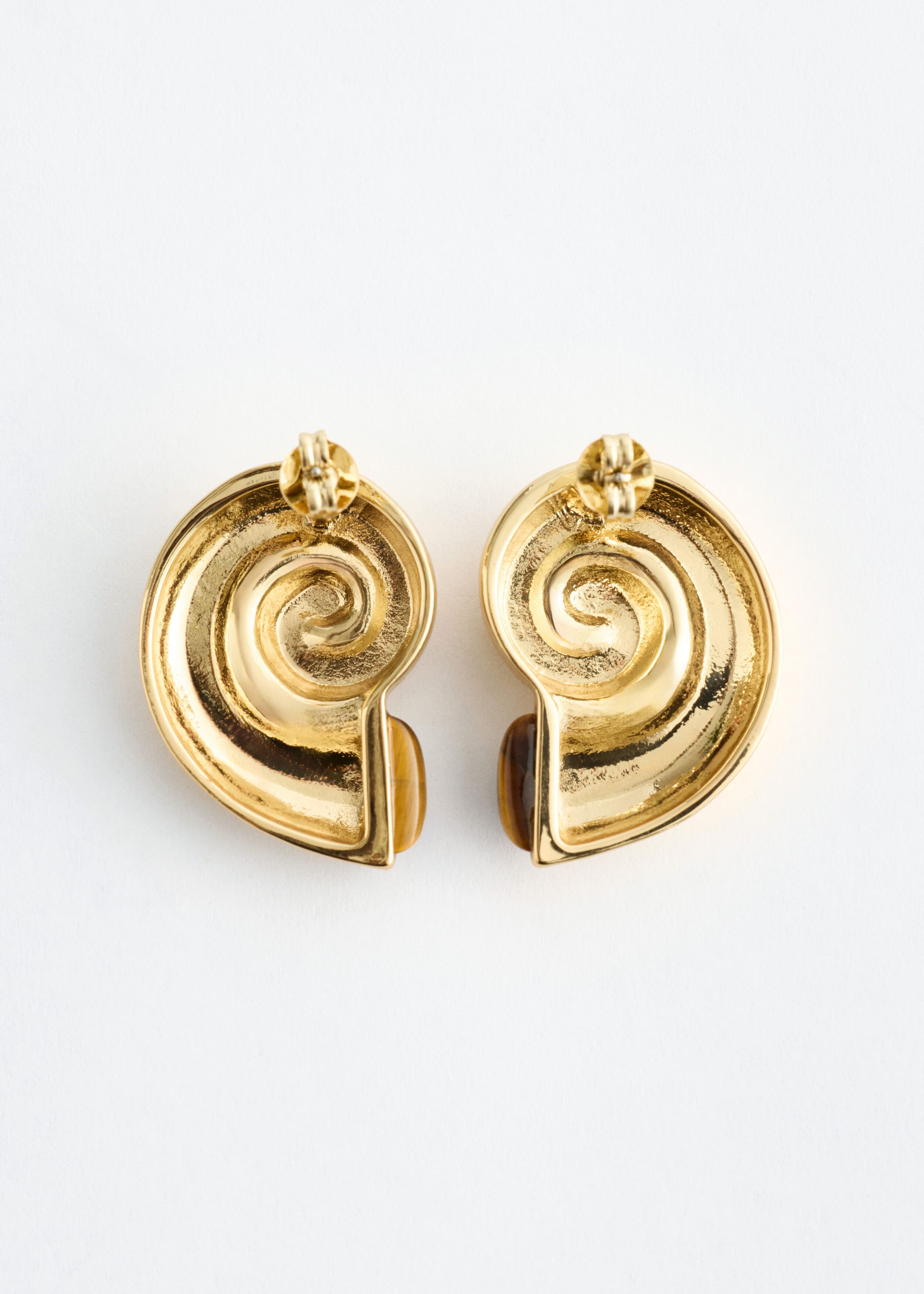 Gold-Plated Shell Earrings - {{variantName}} - Descriptive Detail