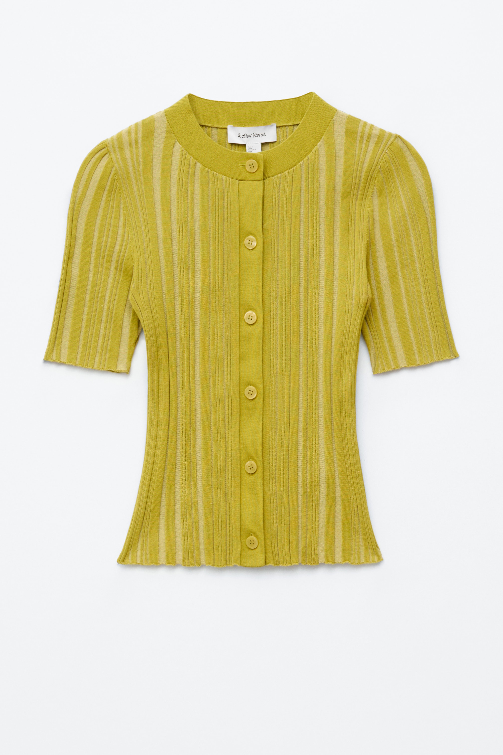 Grotere afbeelding bekijken: Voorkant gepresenteerd, een geel-groene kortemouwen vest met een slim-fit silhouet, een ronde halslijn en aansluitende korte mouwen. Het toont onregelmatige verticale ribbels door de gebreide textuur, met zeven bijpassende knopen die de sluiting aan de voorkant beveiligen.