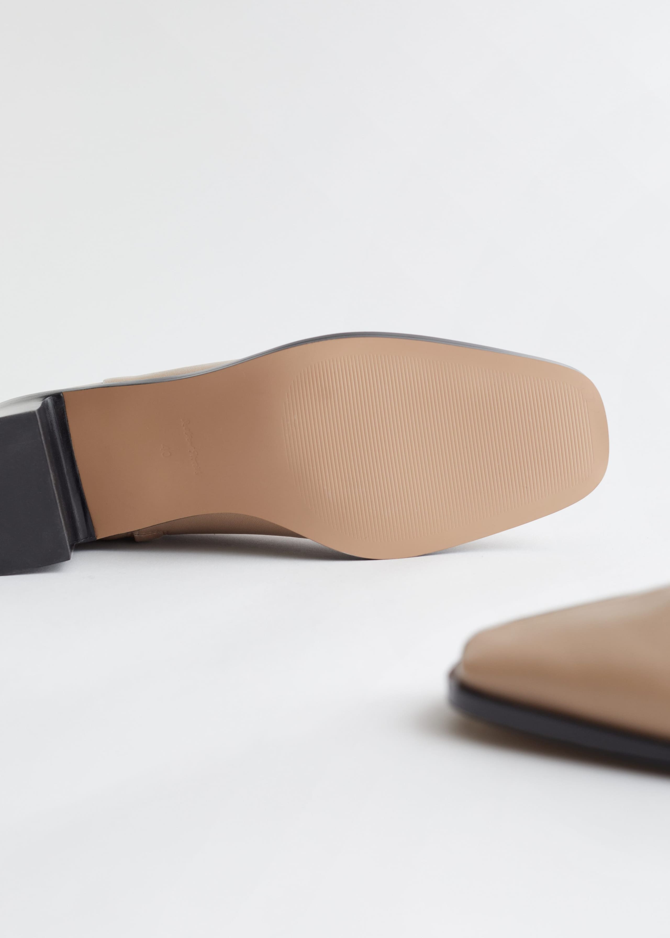 Squared Toe Leather Sock Boots - {{variantName}} - Descrizione dettagliata