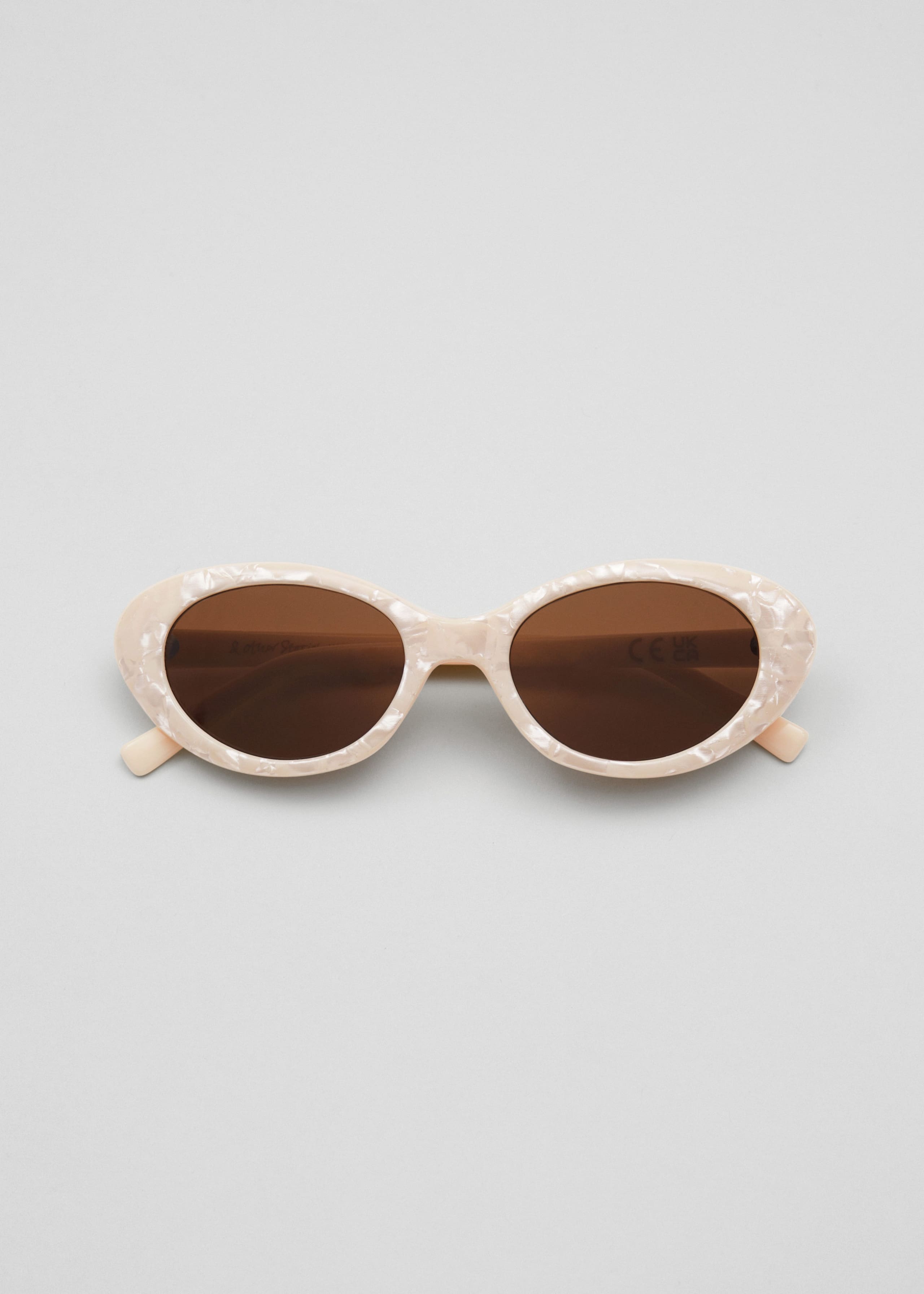 OvalSunglasses - White - Natura morta