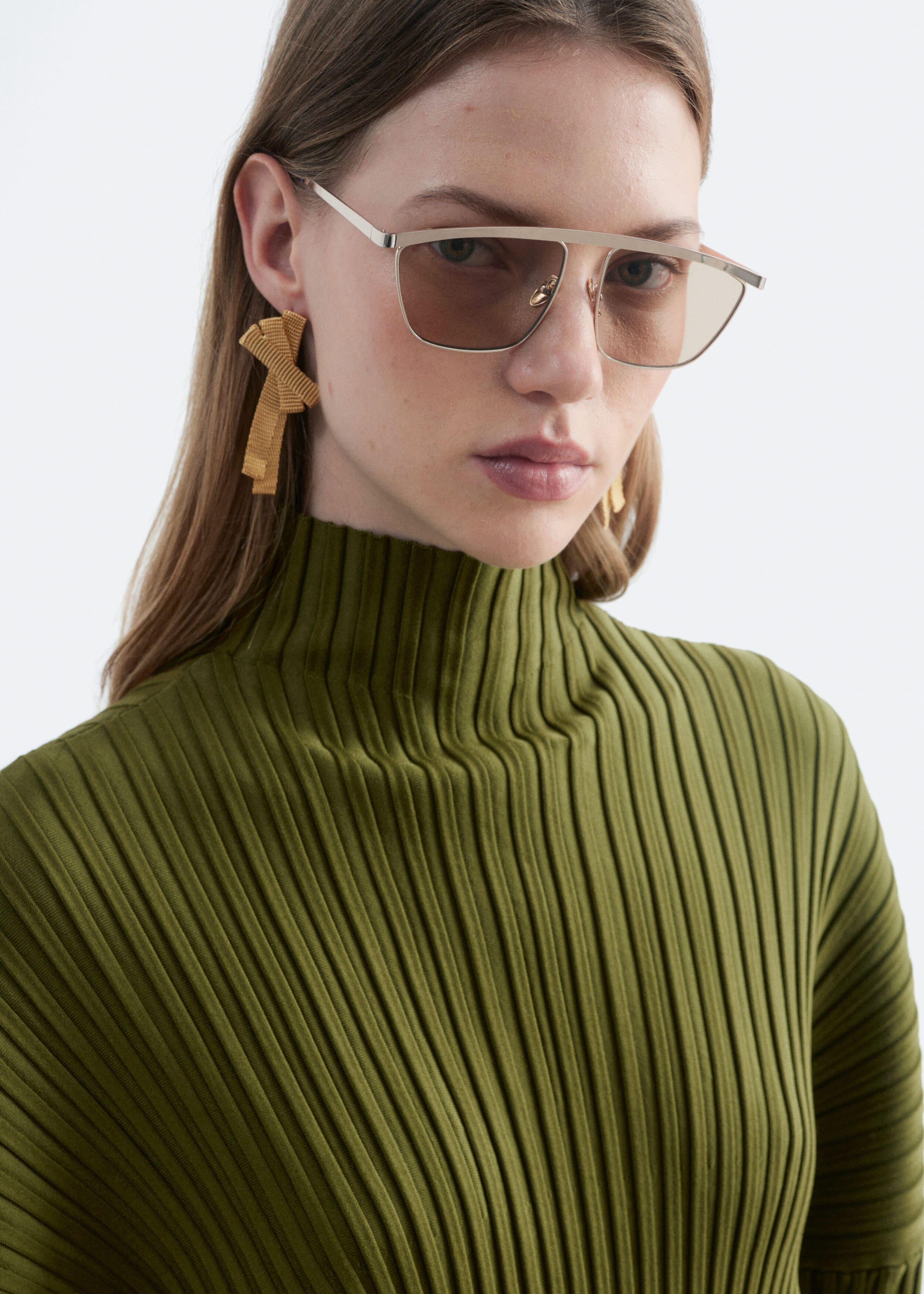 Maglione a coste con collo a lupetto - Verde - Lookbook