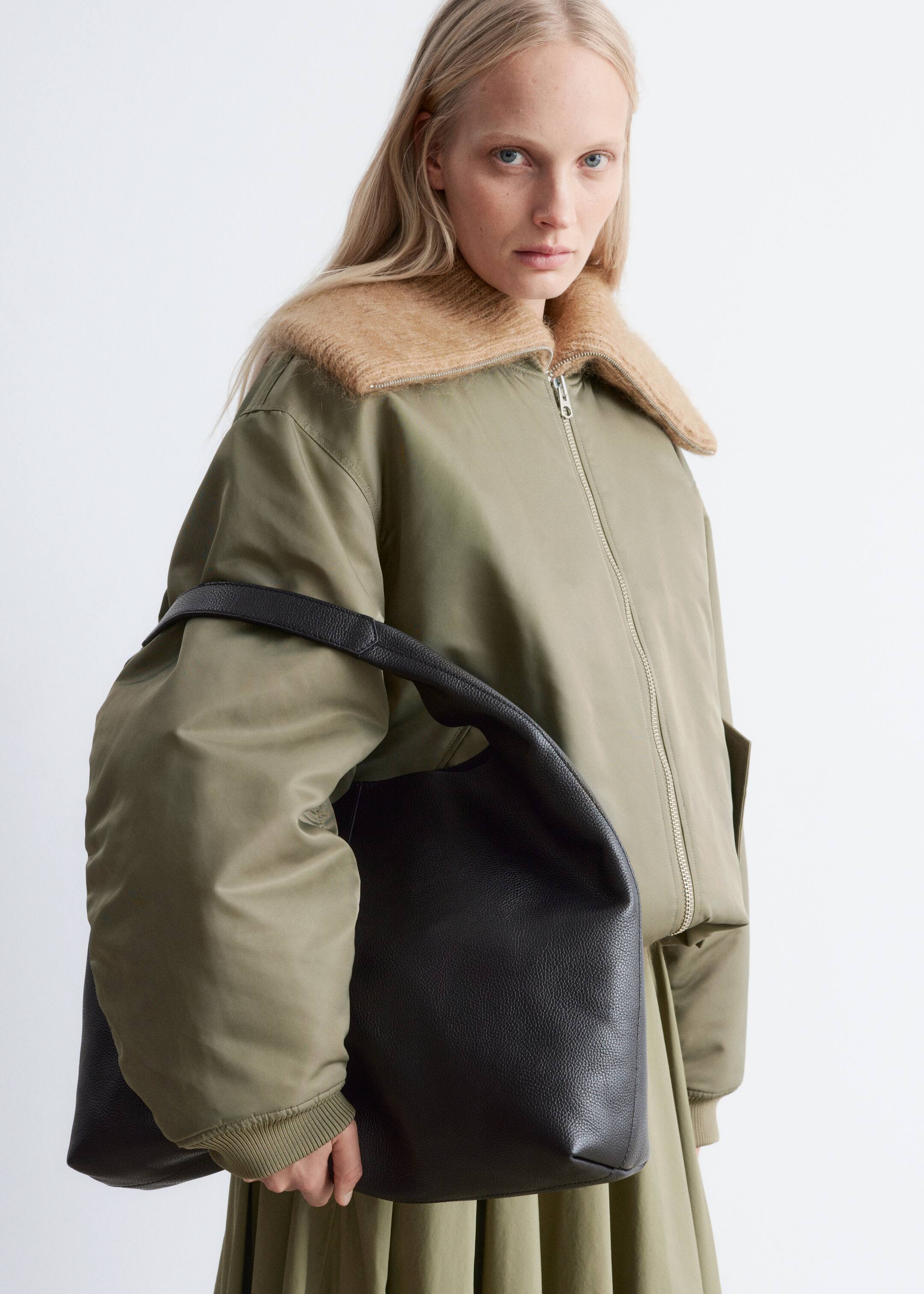 Zobraziť väčší obrázok: Veľká kožená taška - Čierna - ŽENY | H&M SK 2