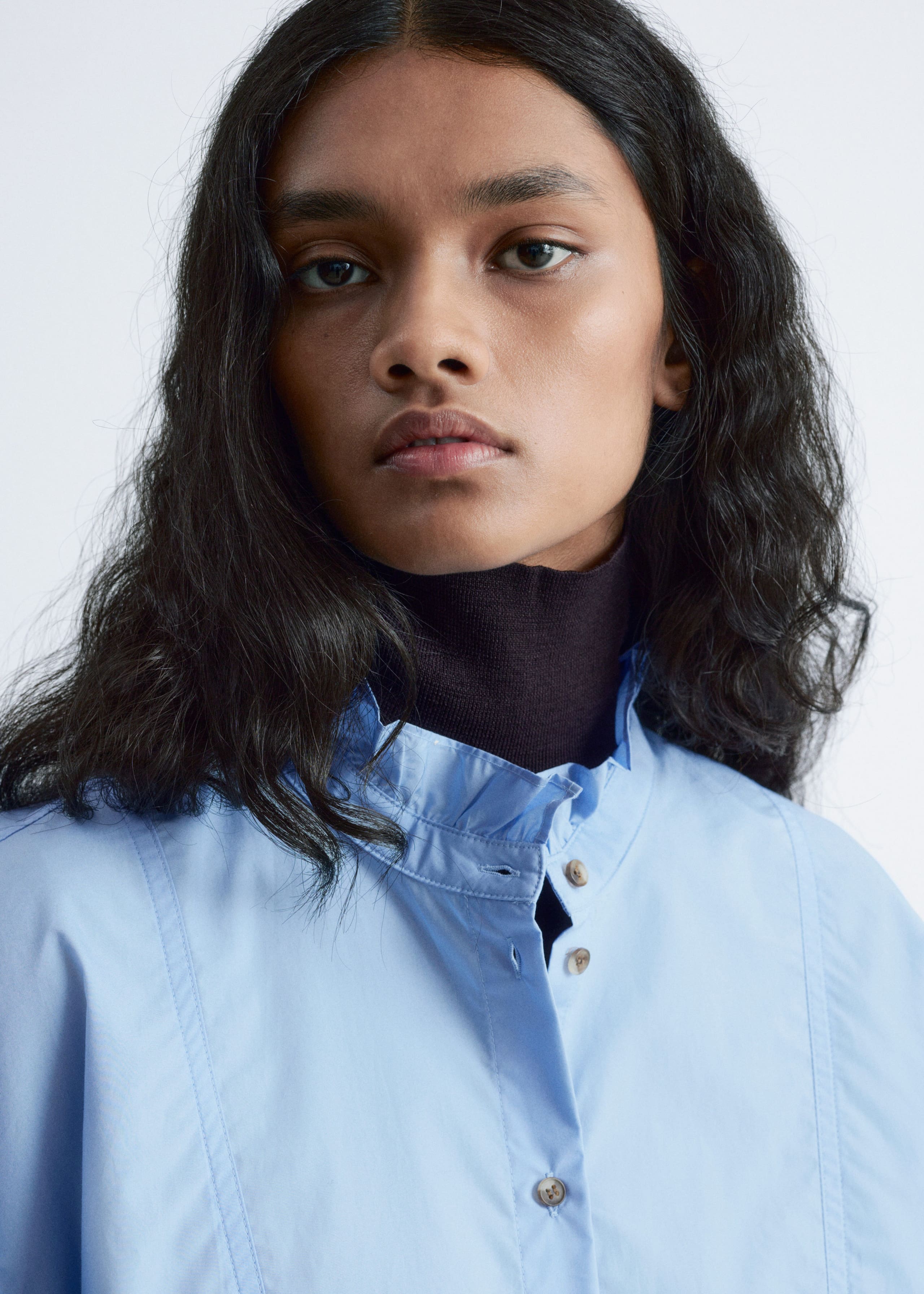 Image of Camisa de algodón larga con cuello alzado