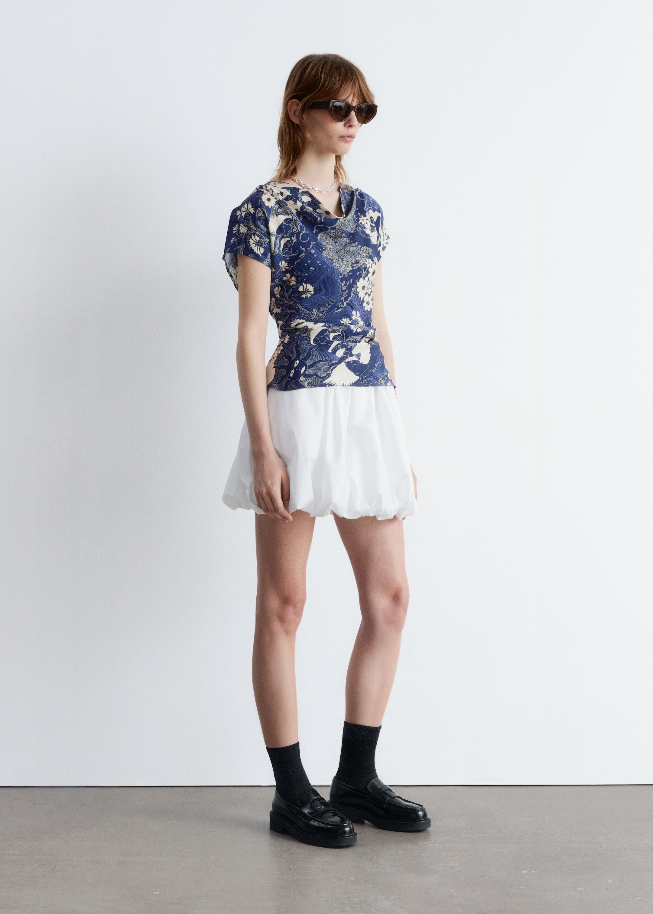 Grotere afbeelding bekijken: Gedrapeerde top met gedrapeerde kraag - Donkerblauw/beige patroon - DAMES | H&M NL 4