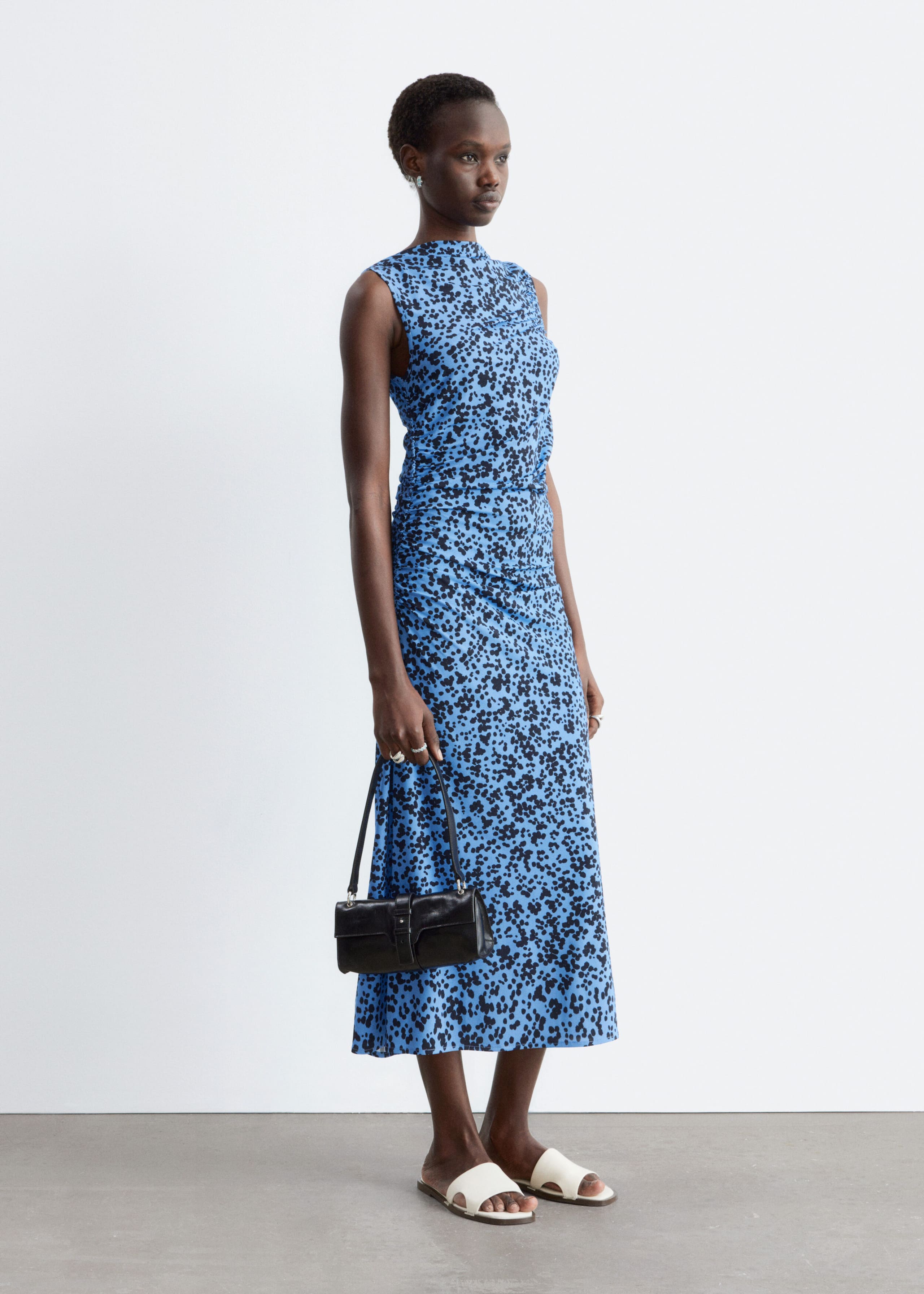 Image of Rynkad midiklänning