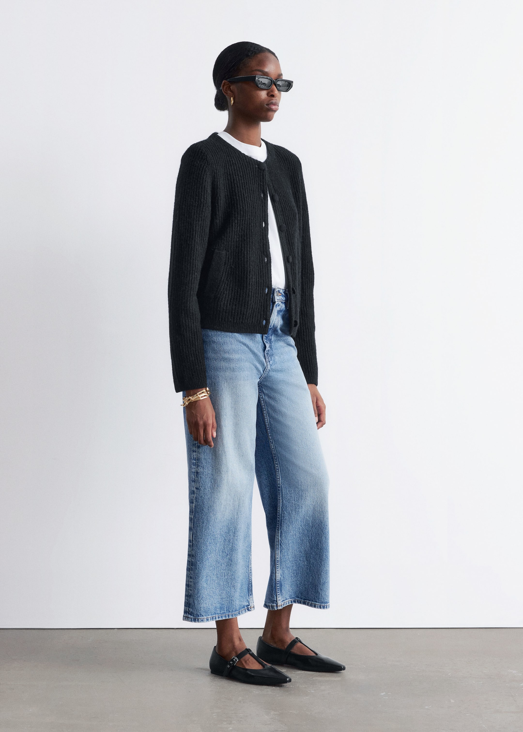 Größeres Bild anzeigen: Flache Ballerinas aus Leder mit T-Riemen - Schwarz - Ladies | H&M AT 2